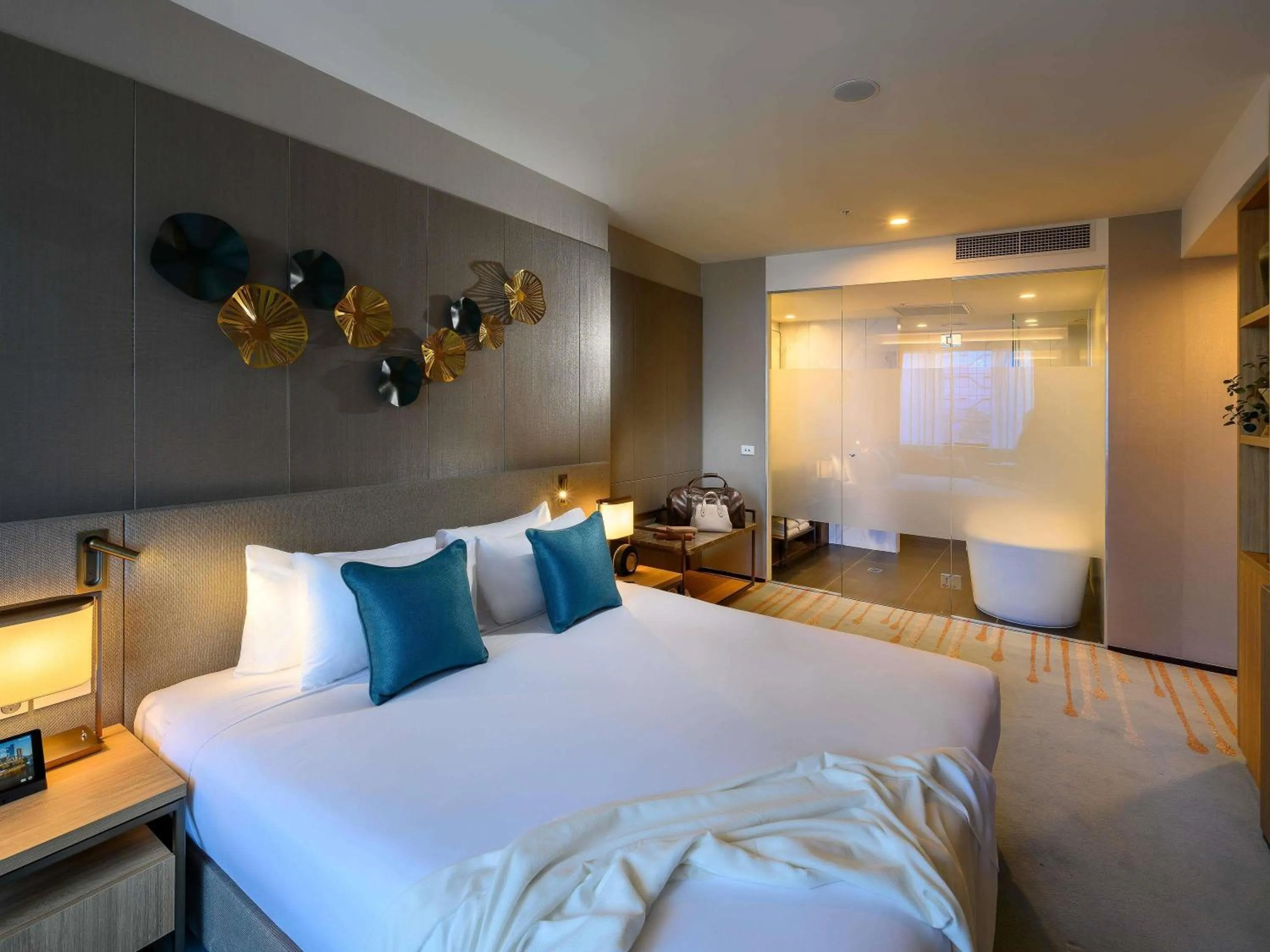 Bedroom, Bed in Novotel Melbourne Central