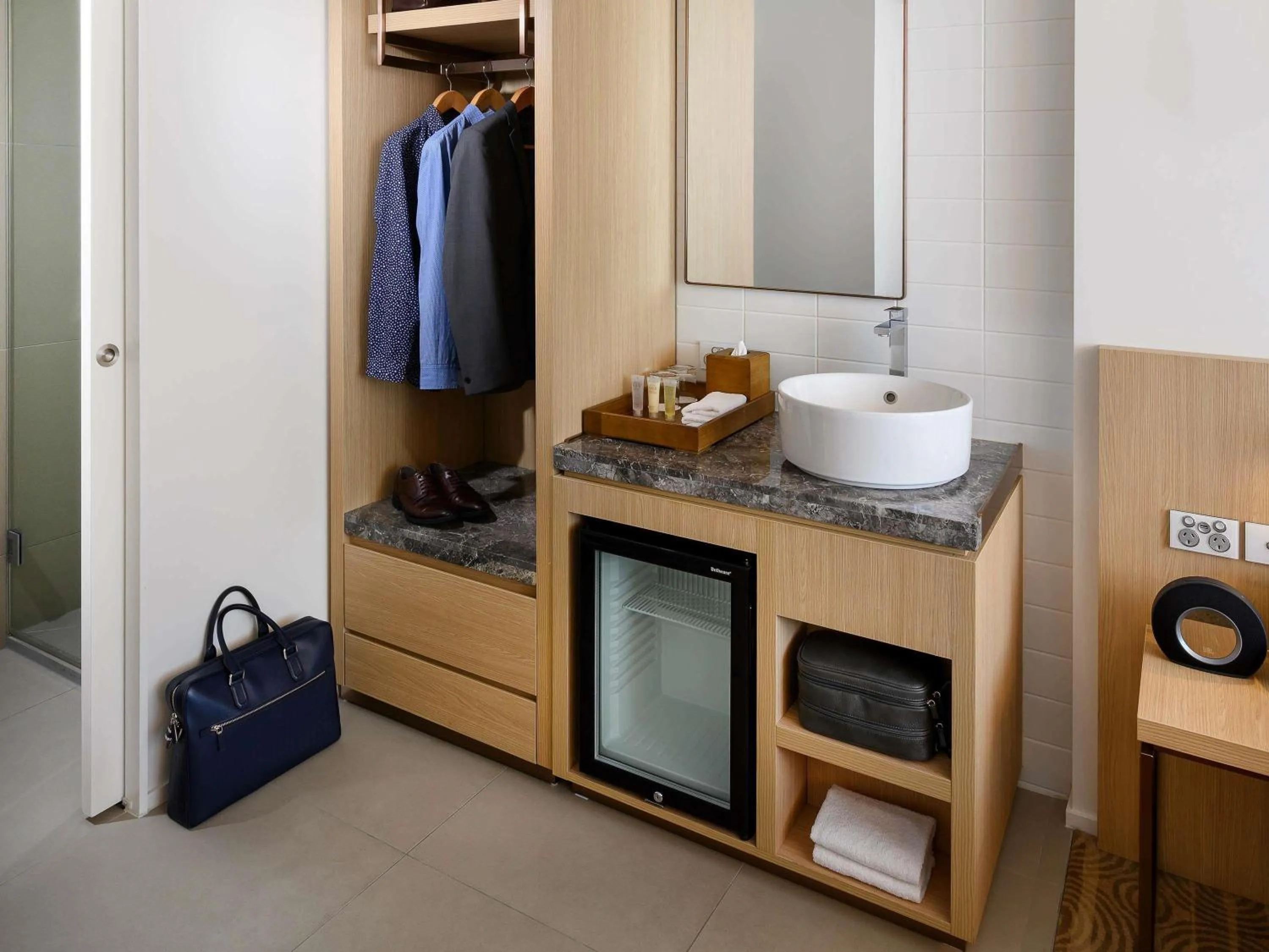 Bedroom in ibis Melbourne Central