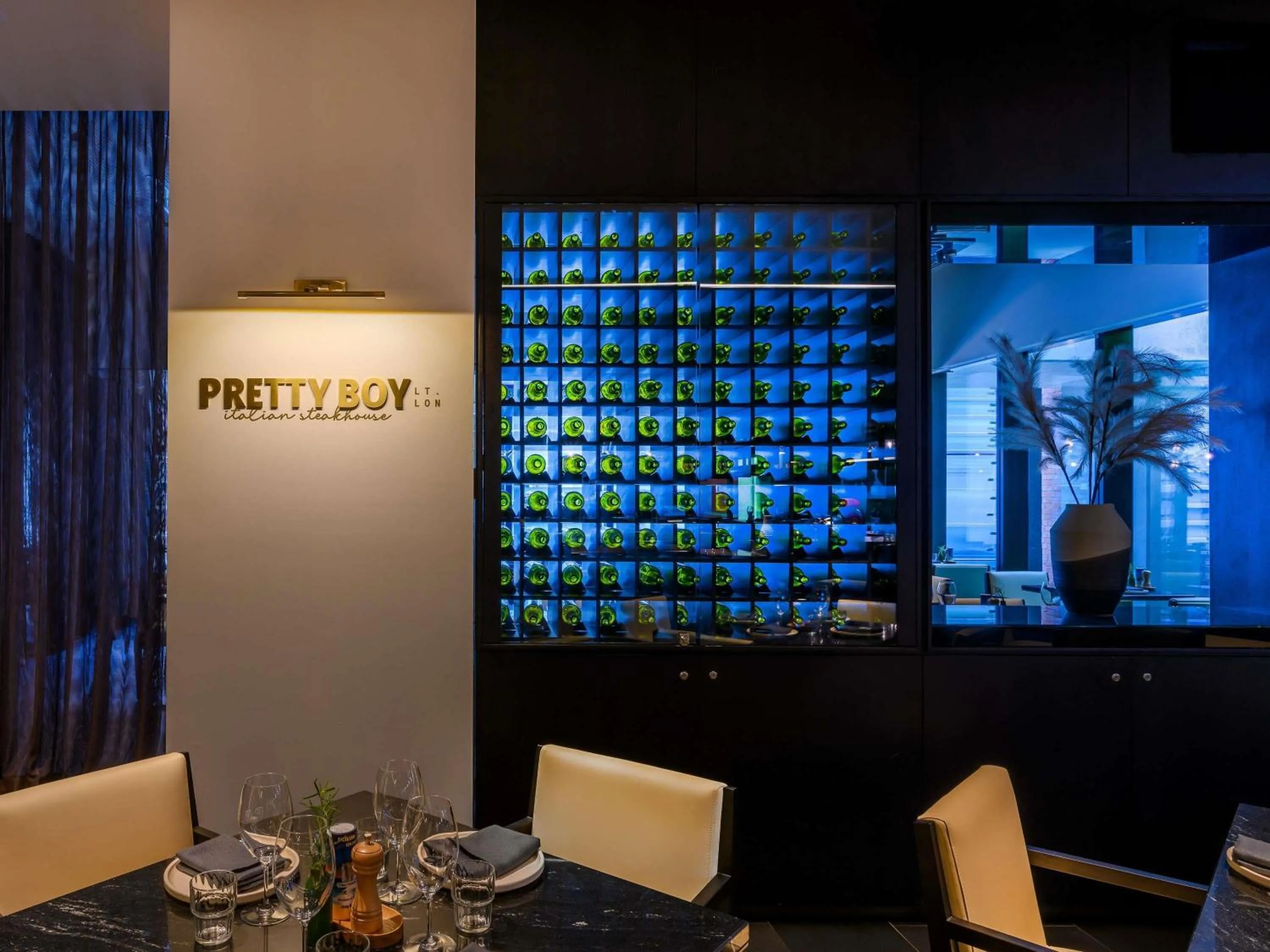 Restaurant/places to eat in ibis Melbourne Central