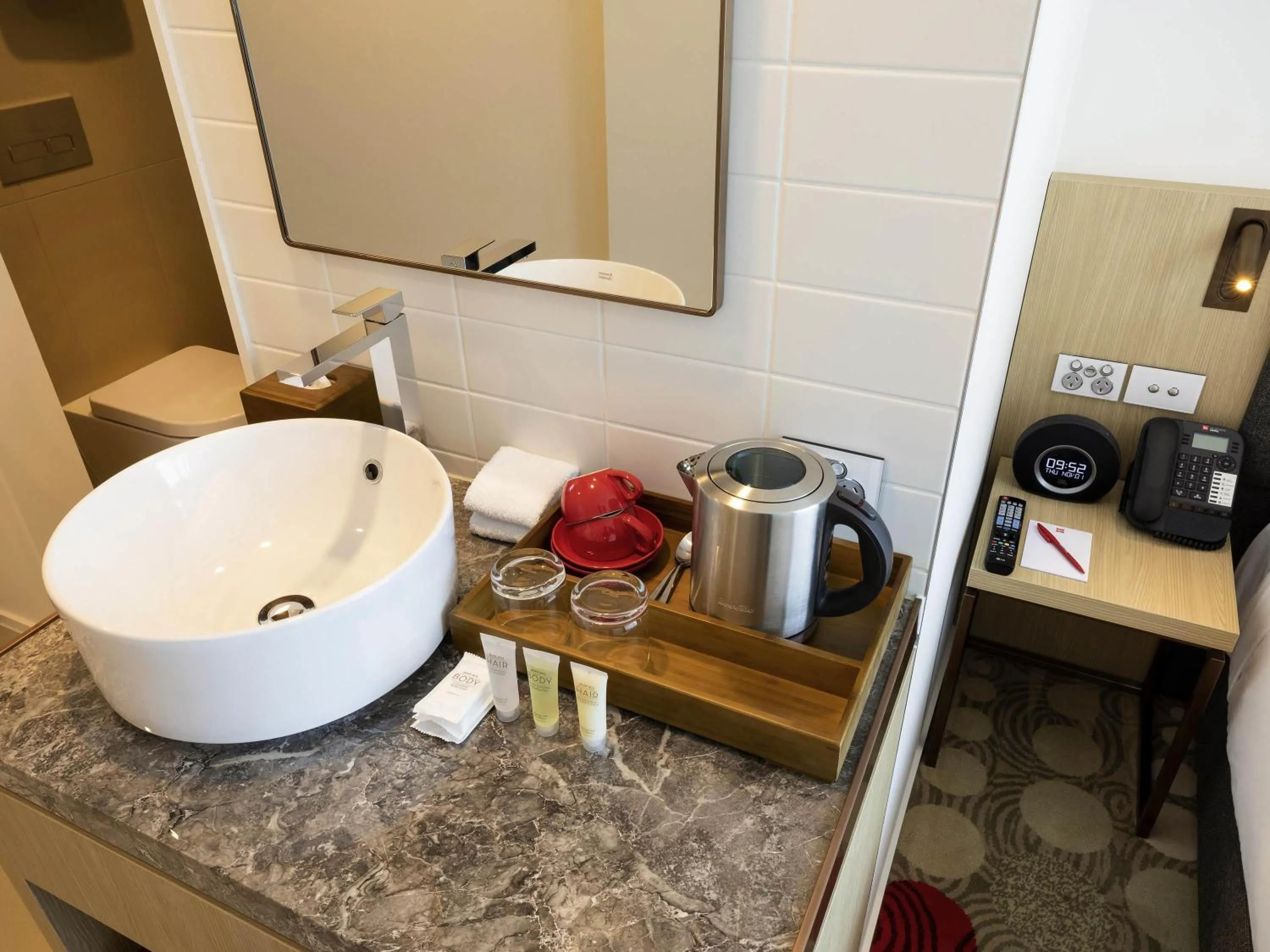 Bedroom in ibis Melbourne Central