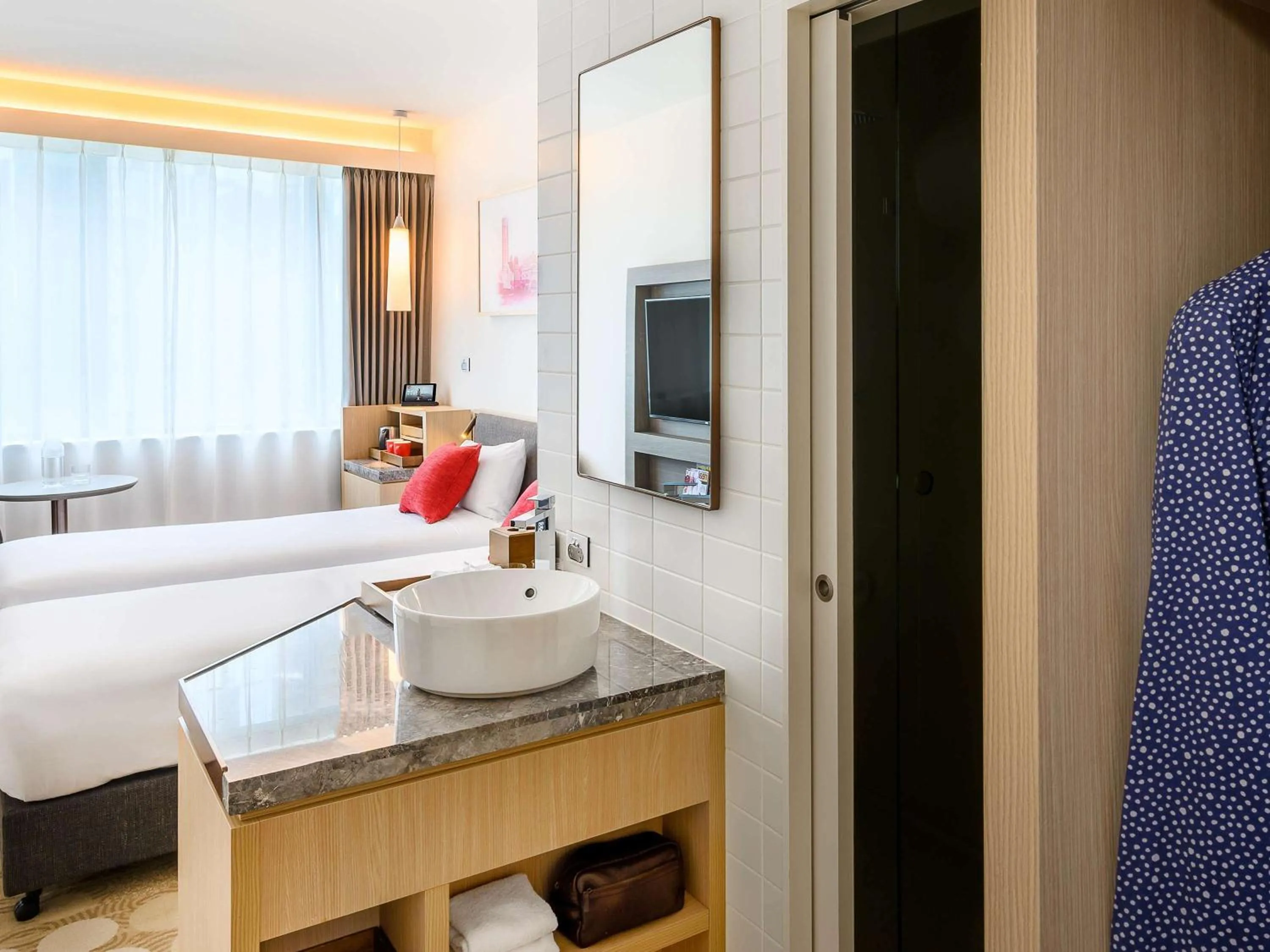 Photo of the whole room, Bed in ibis Melbourne Central