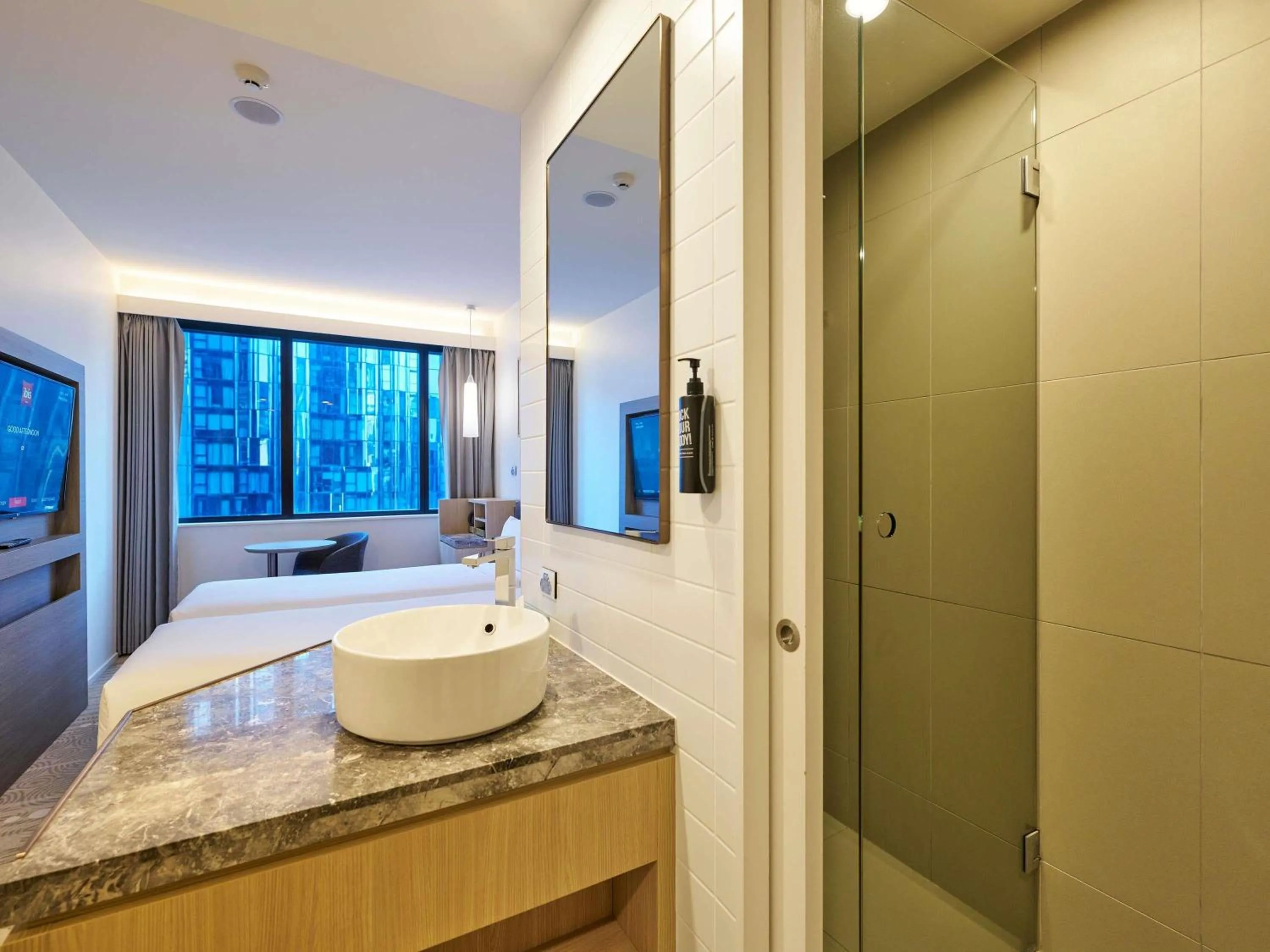 Bedroom in ibis Melbourne Central