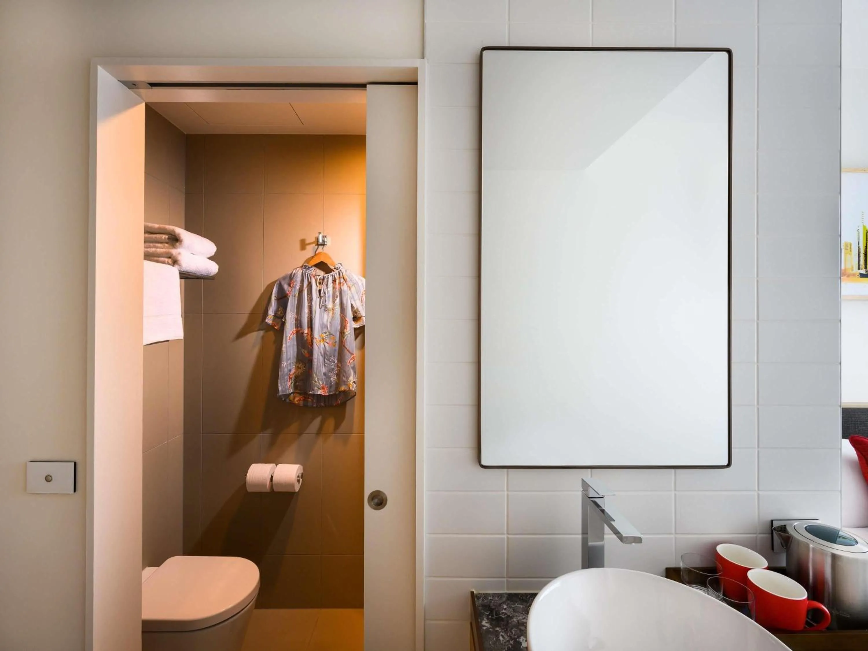 Bedroom in ibis Melbourne Central