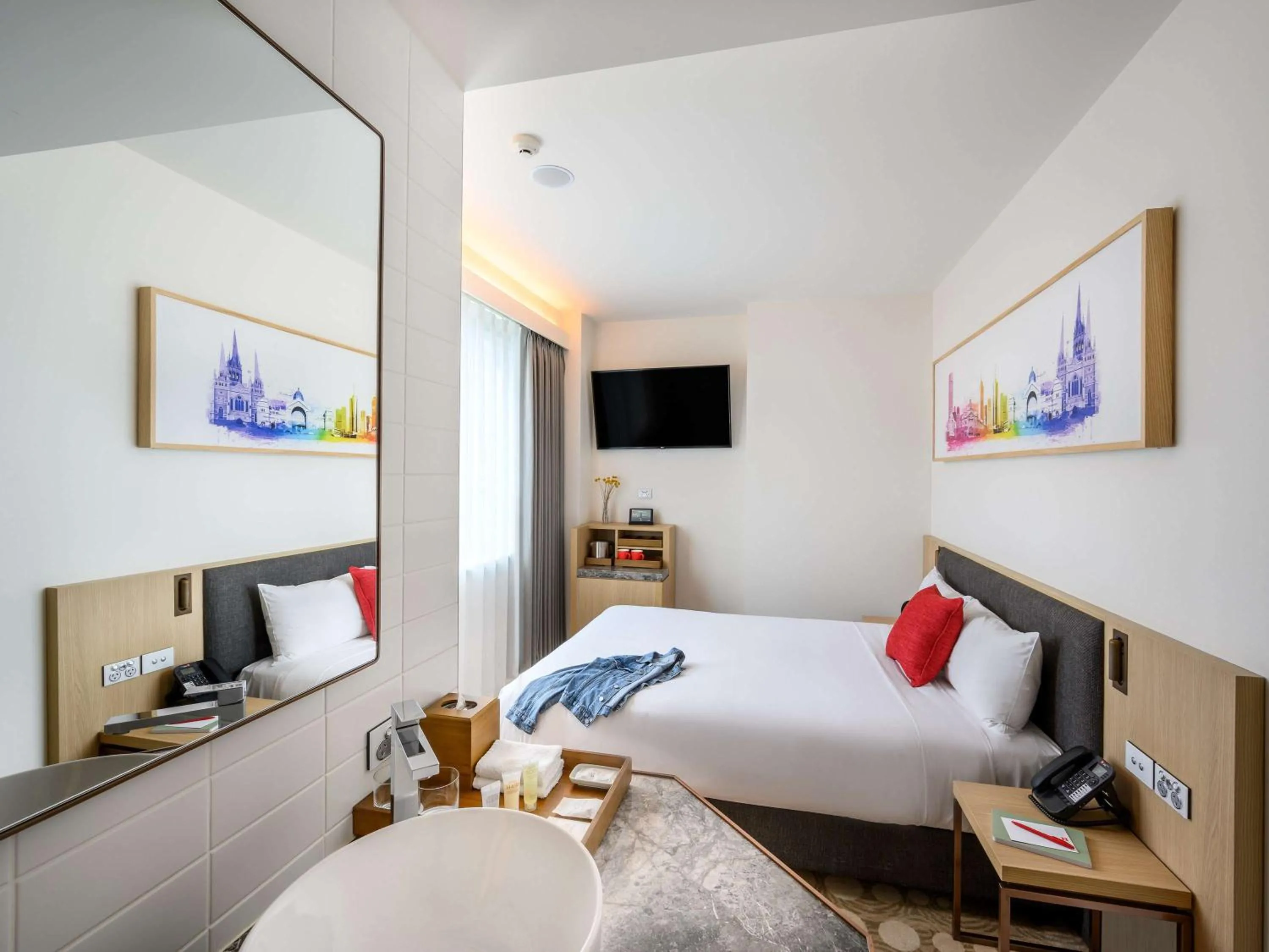 Photo of the whole room, Bed in ibis Melbourne Central