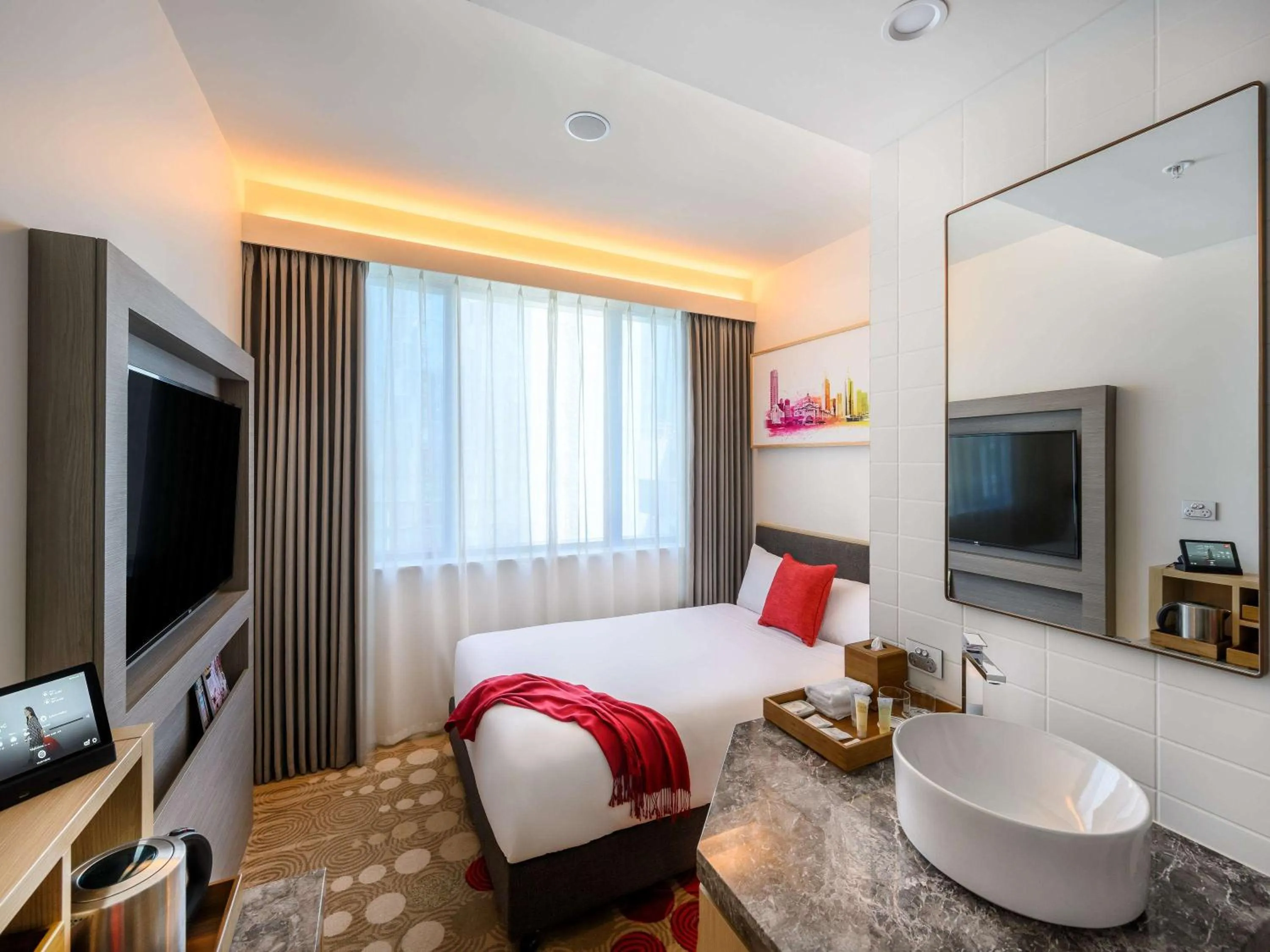 Photo of the whole room, Bed in ibis Melbourne Central