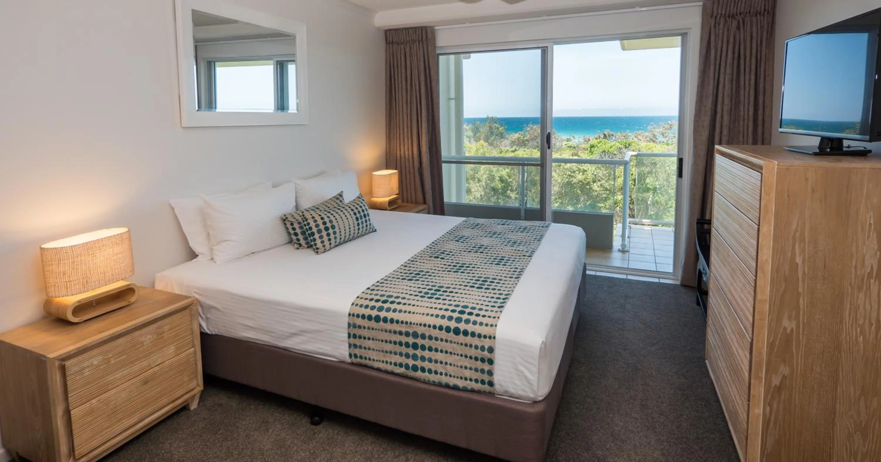 Sea view, Bed in Atlantis Marcoola