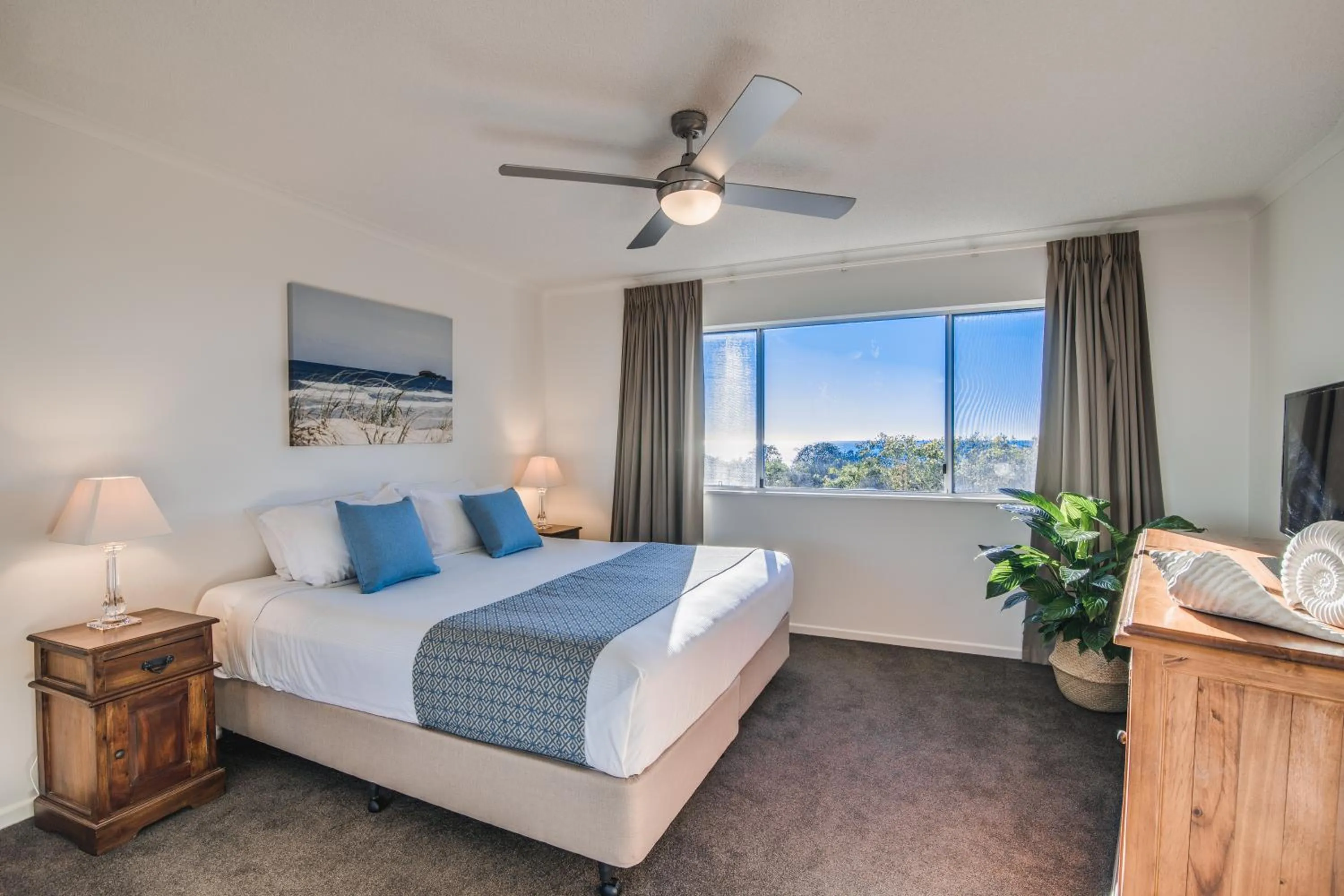 Bedroom, Bed in Atlantis Marcoola