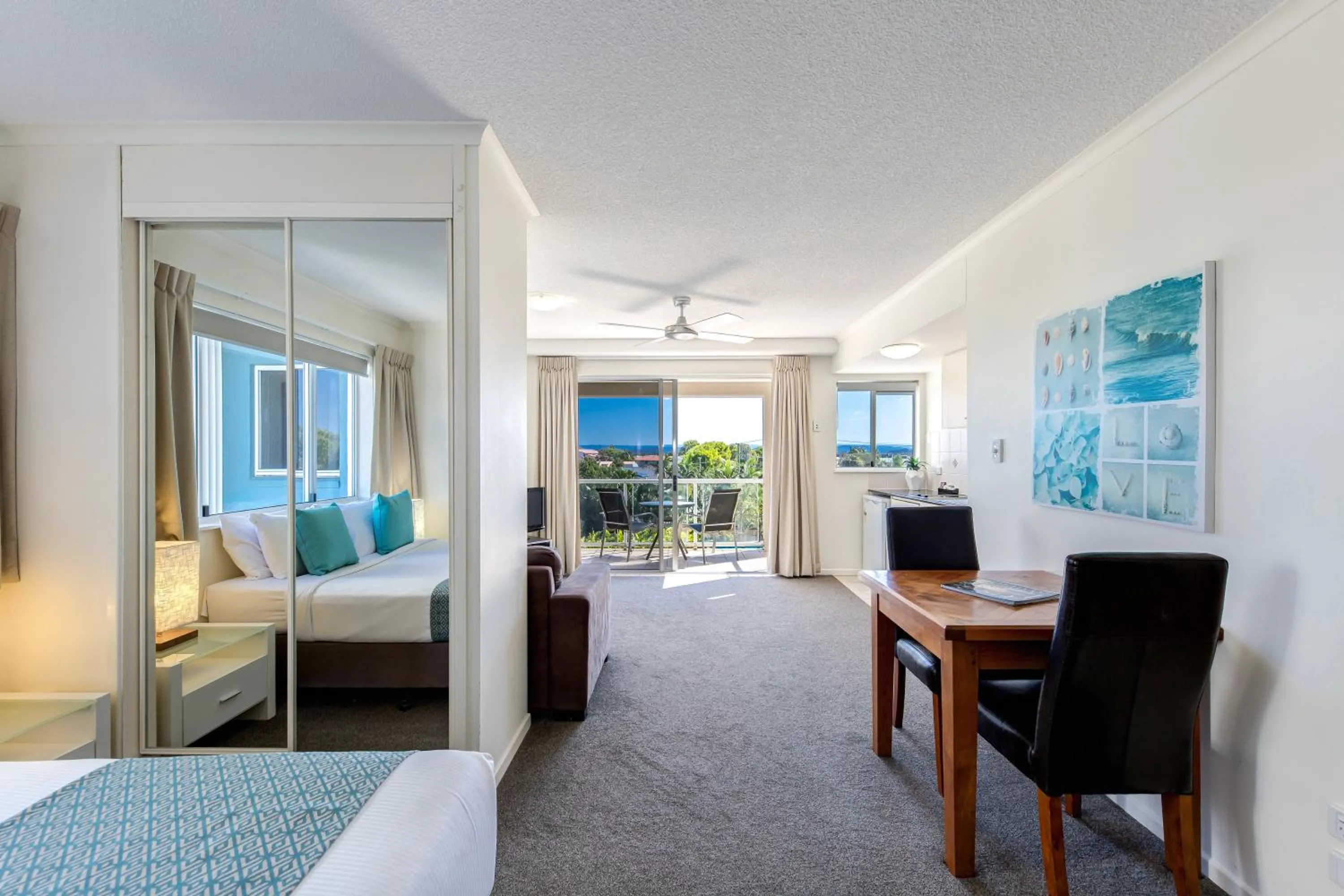 Living room, Bed in Atlantis Marcoola