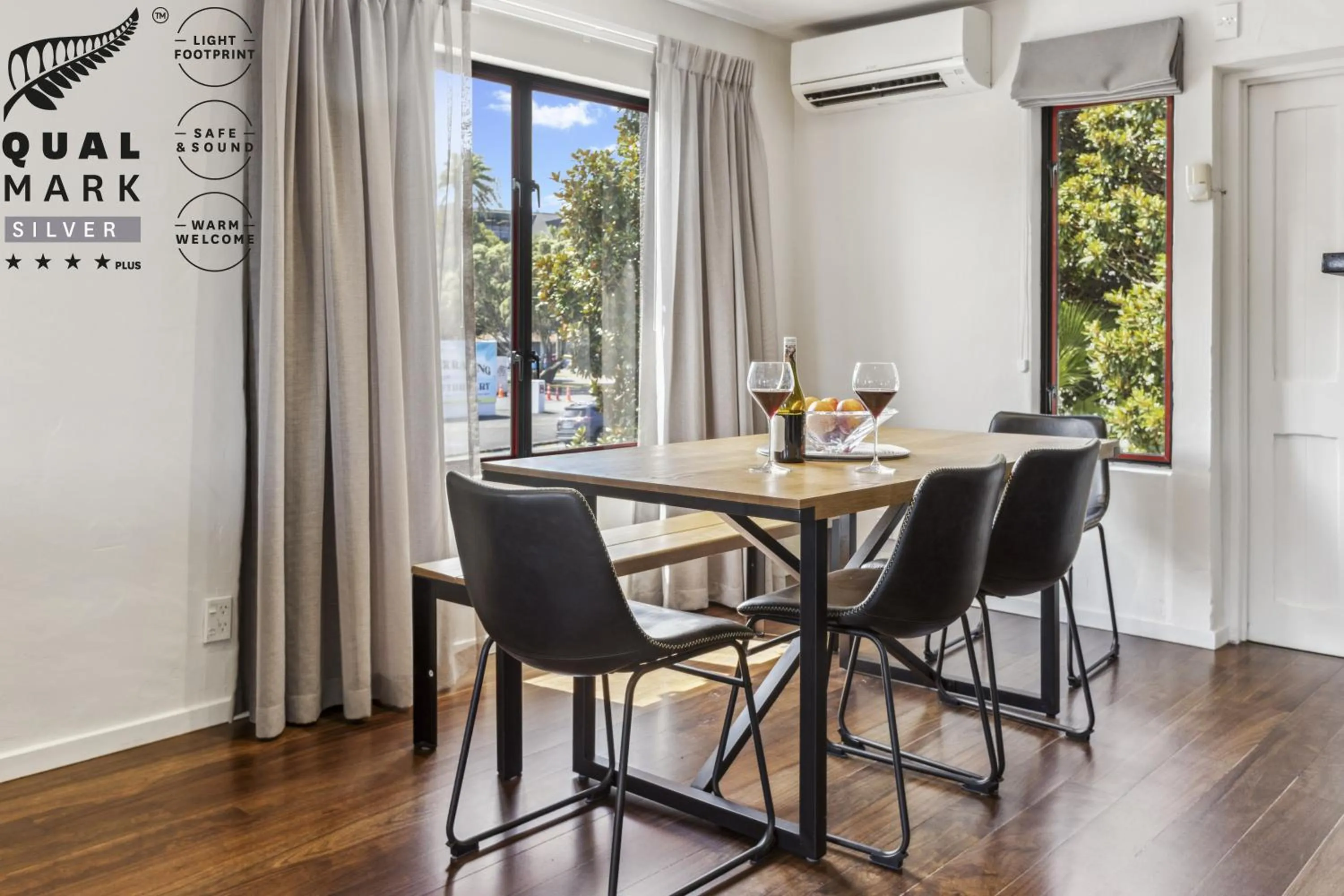 Dining area in Knights Inn