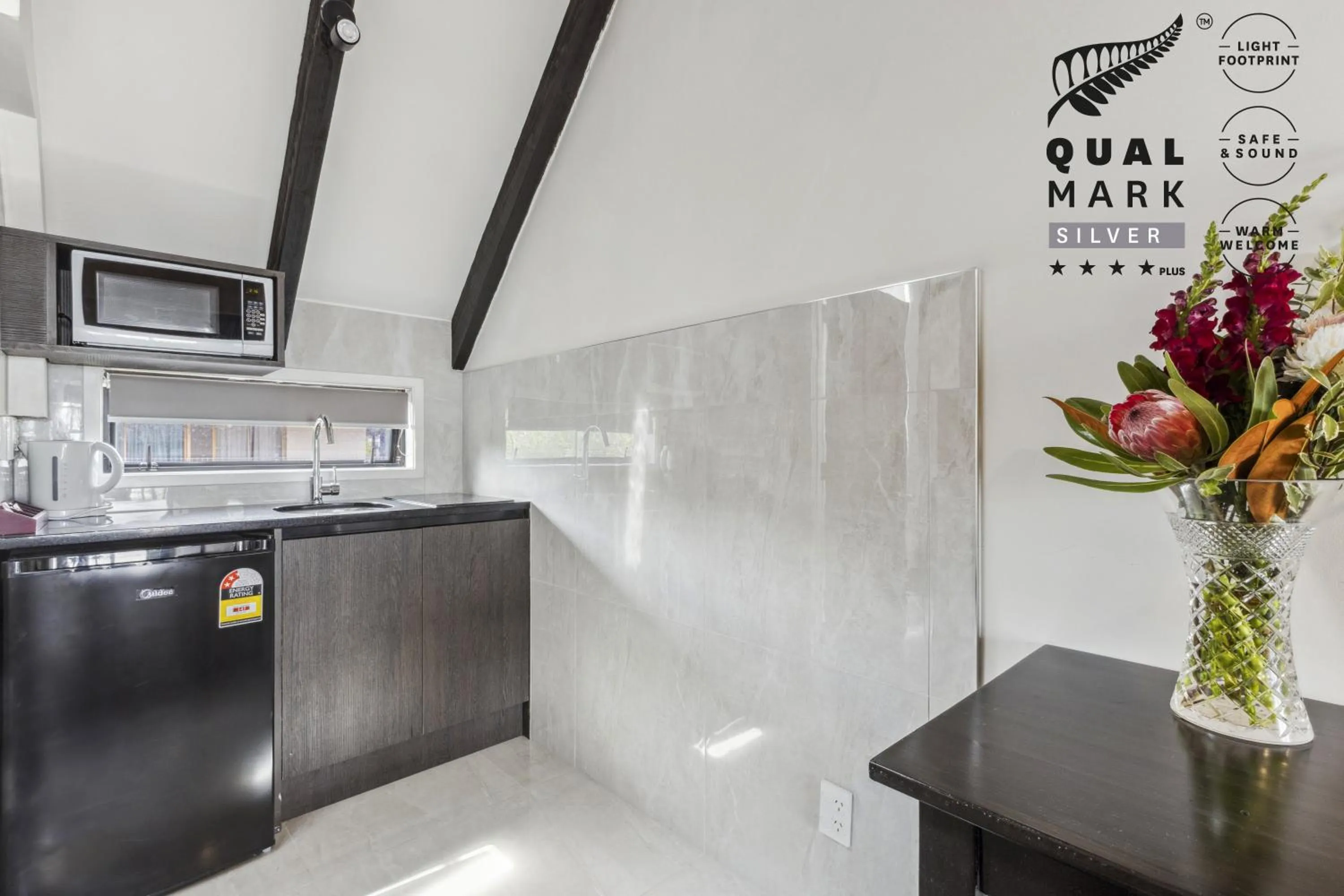 Kitchen or kitchenette in Knights Inn