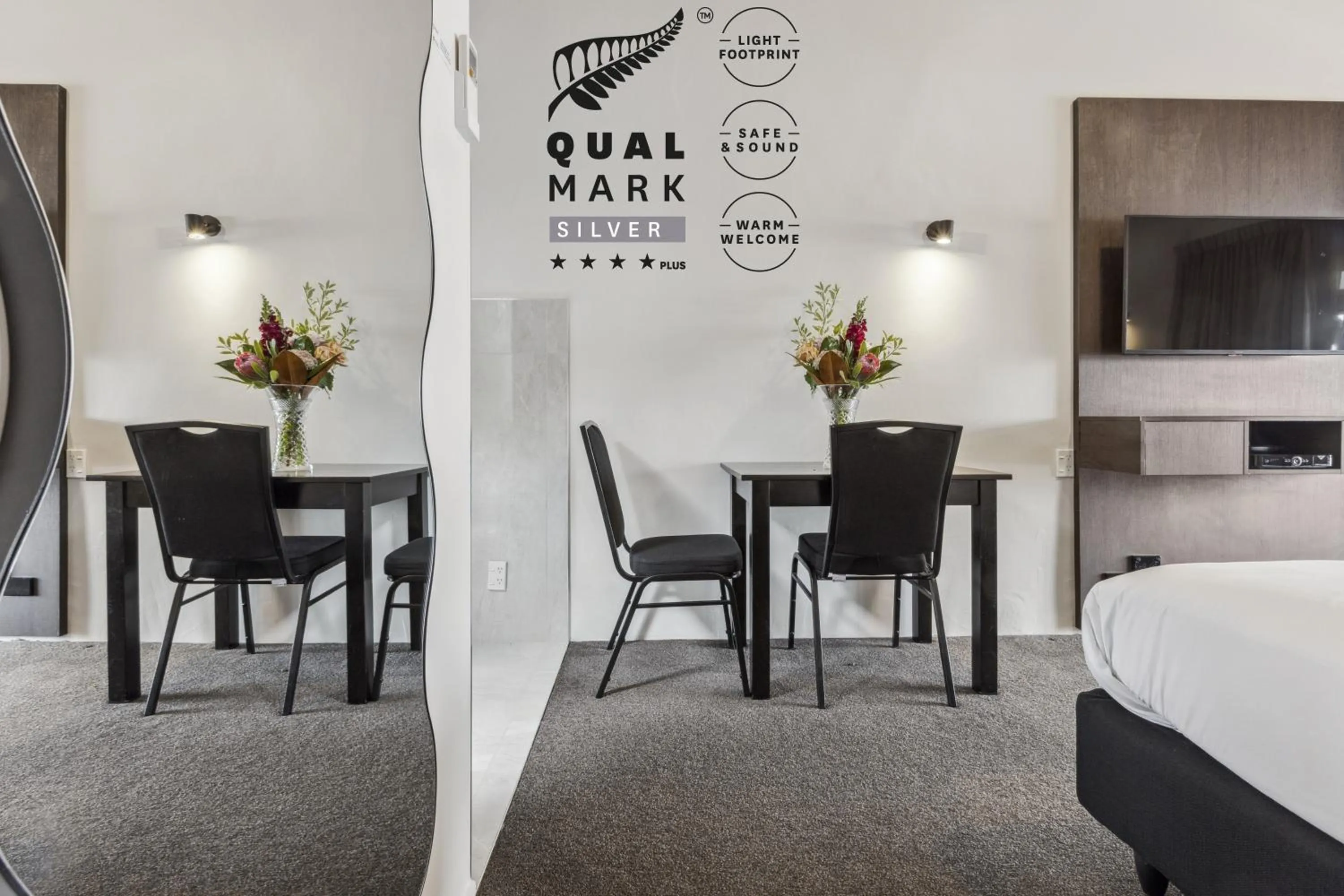 TV and multimedia, Bed in Knights Inn