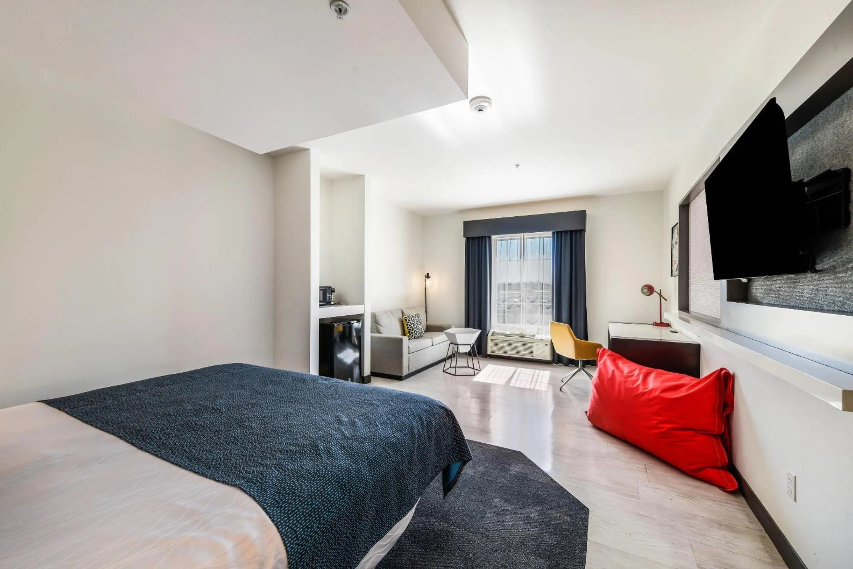 Bedroom, Bed in Hy-Lo Hotel, an Ascend Collection Hotel