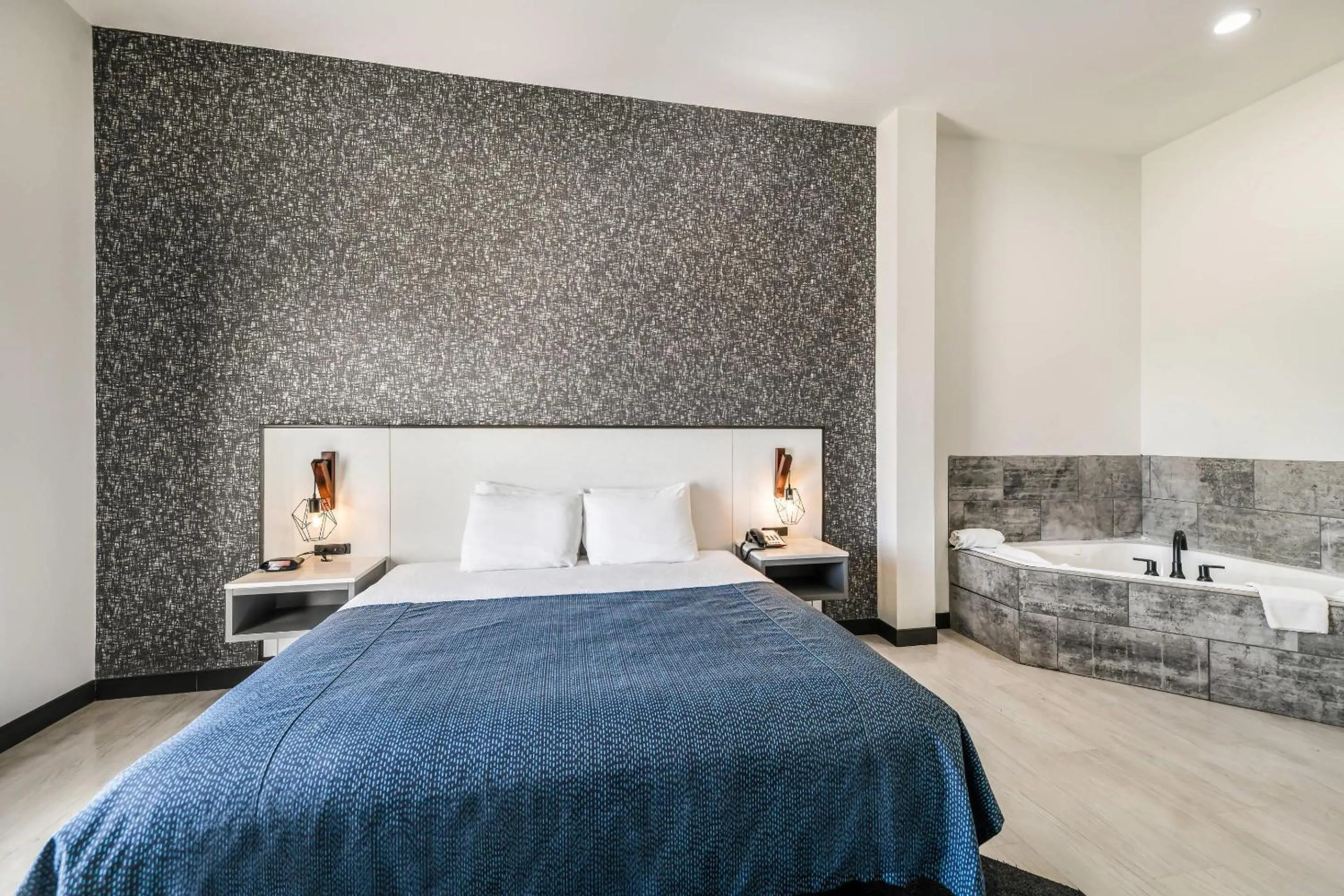 Bedroom, Bed in Hy-Lo Hotel, an Ascend Collection Hotel