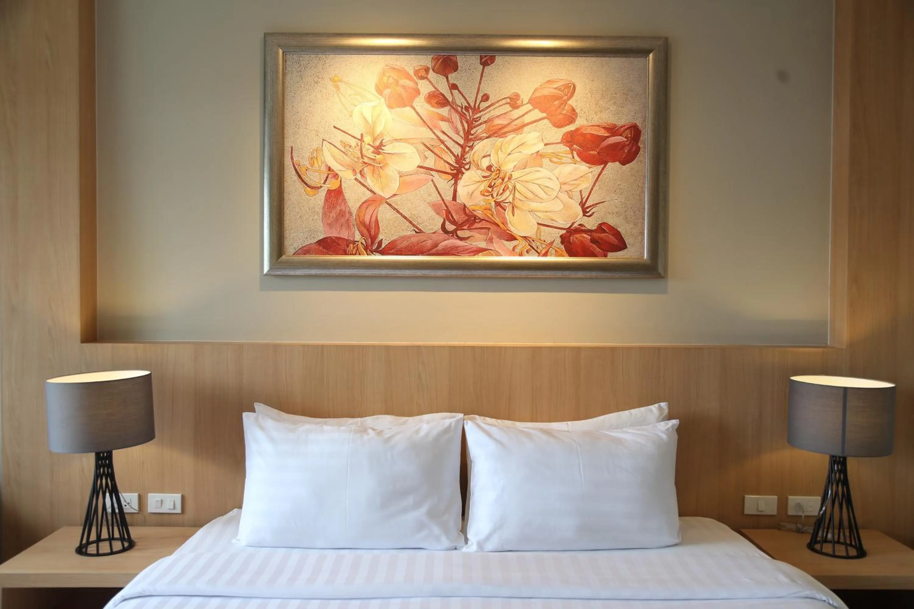 Bed in PP Charlie Beach Resort