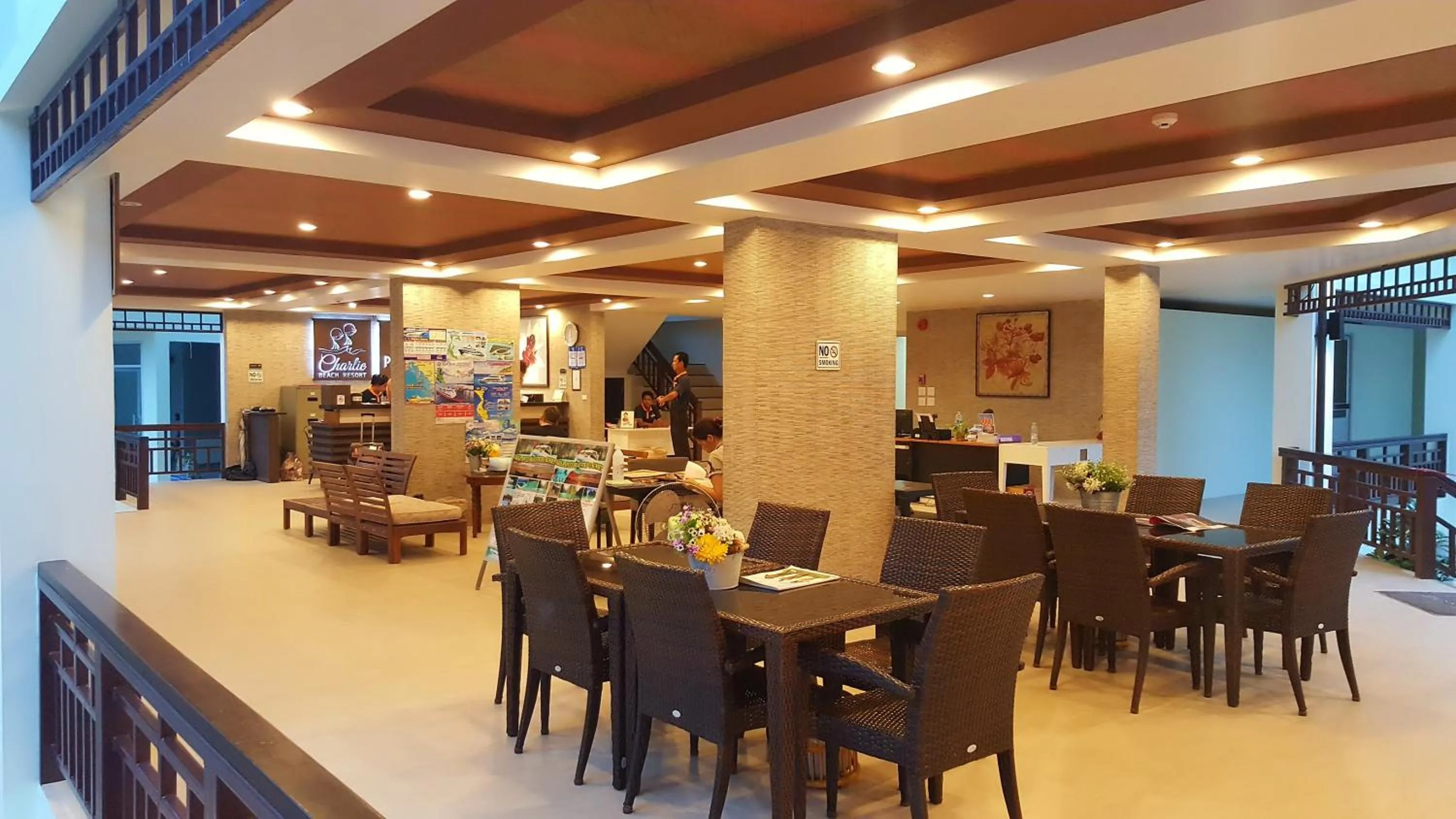 Restaurant/places to eat in PP Charlie Beach Resort