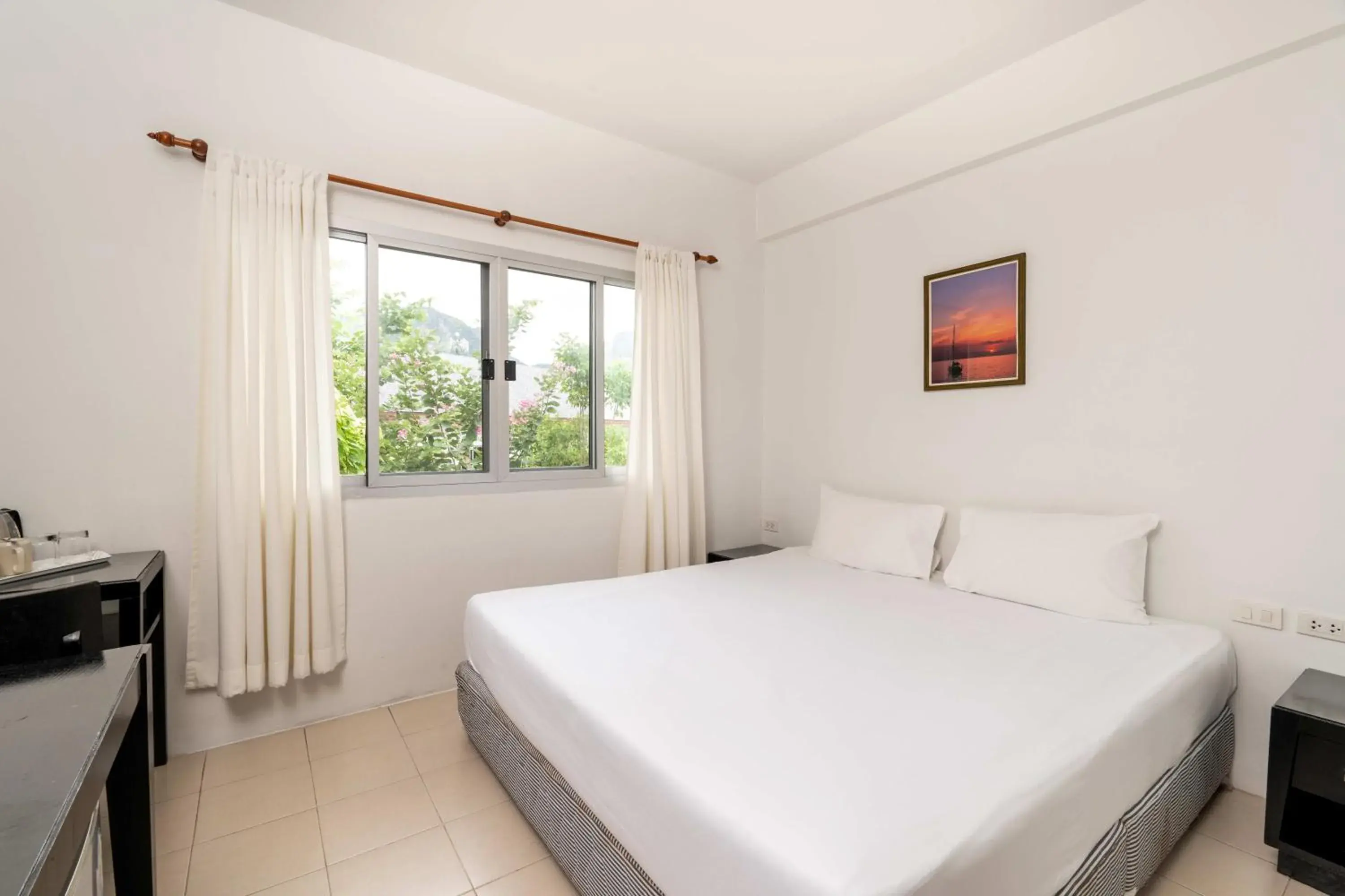 Standard Double or Twin Room in PP Charlie Beach Resort Standard Double or Twin Room in PP Charlie Beach Resort