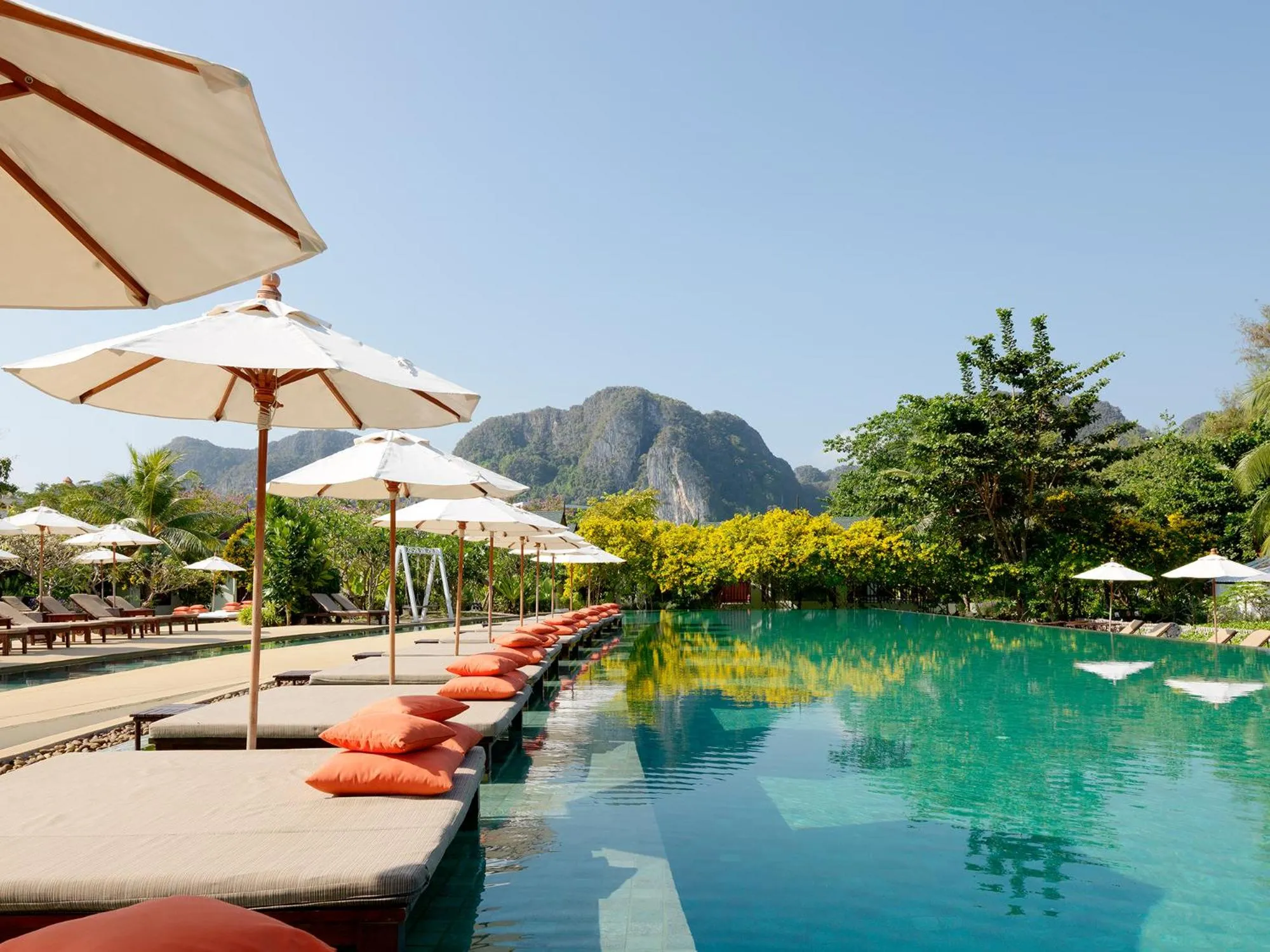 Swimming pool in PP Charlie Beach Resort