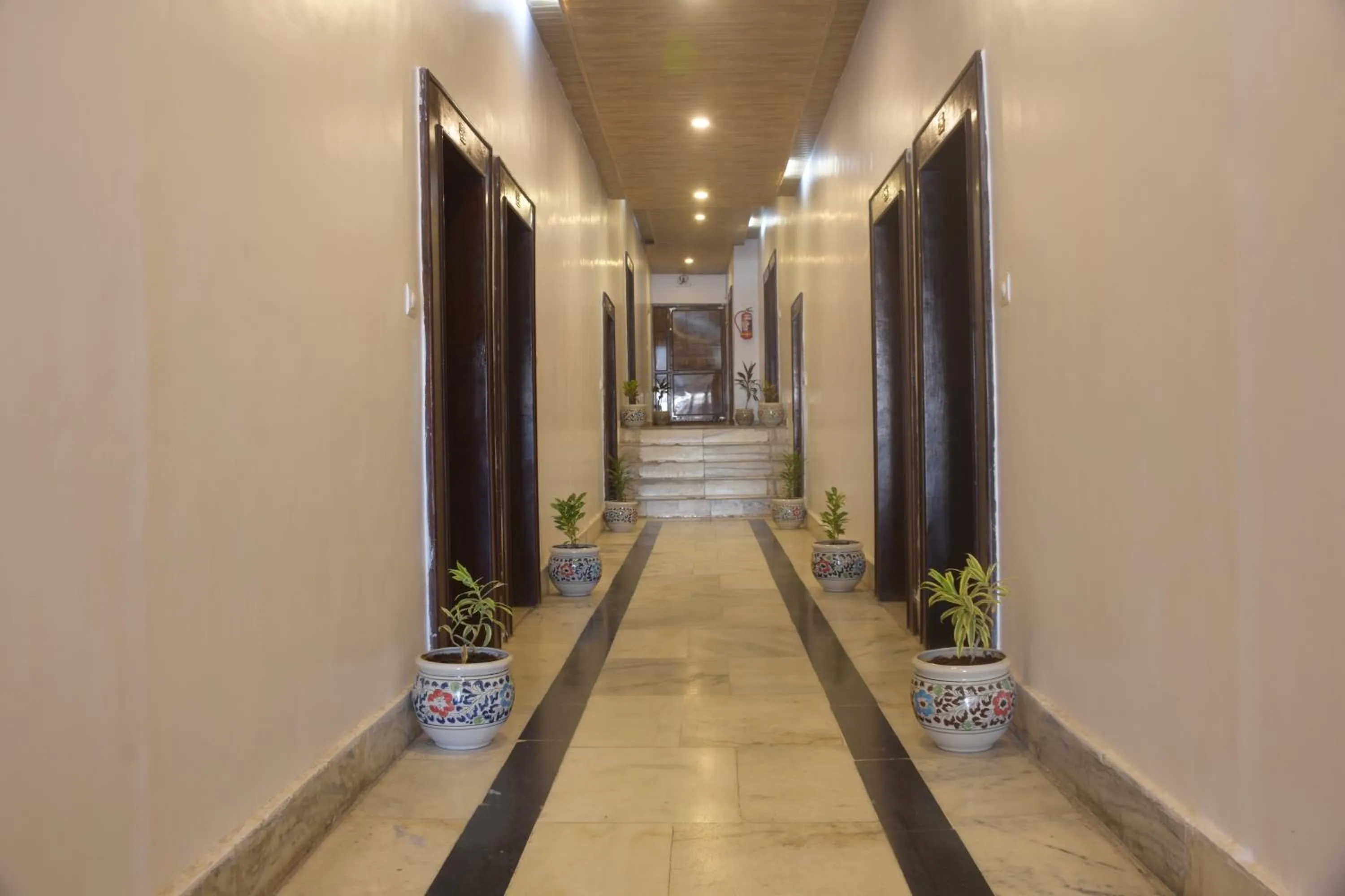 Lobby or reception in The Leef Inn 500ms from Nakki Lake