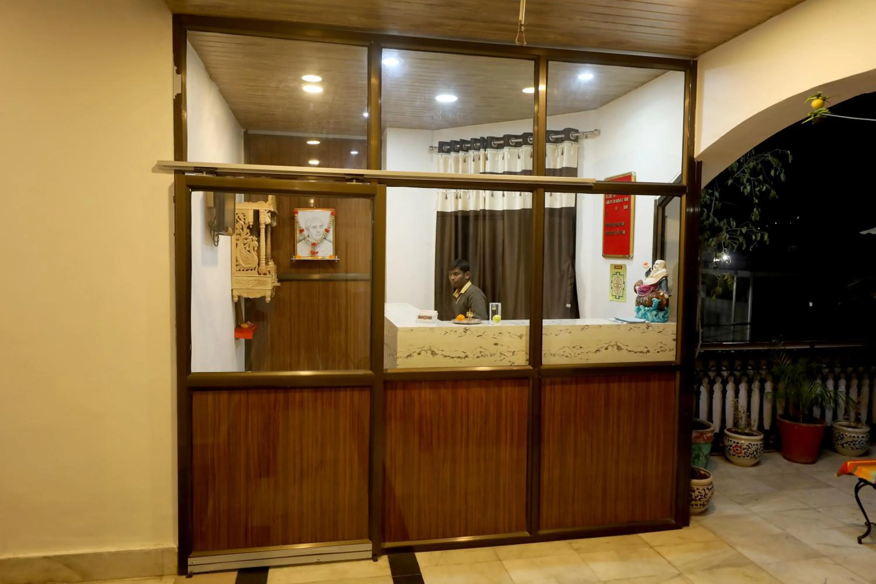 Staff in The Leef Inn 500ms from Nakki Lake