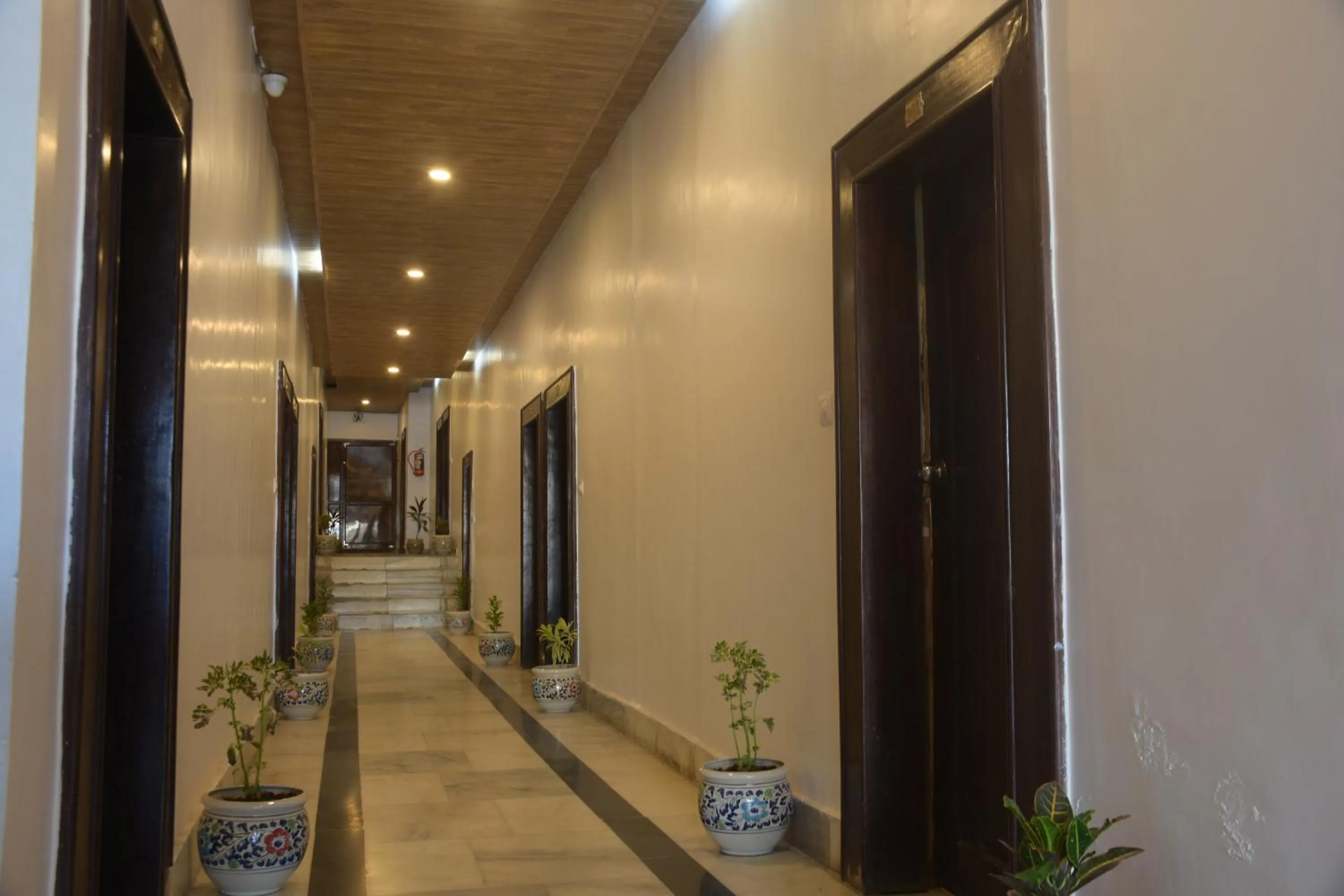 Facade/entrance in The Leef Inn 500ms from Nakki Lake