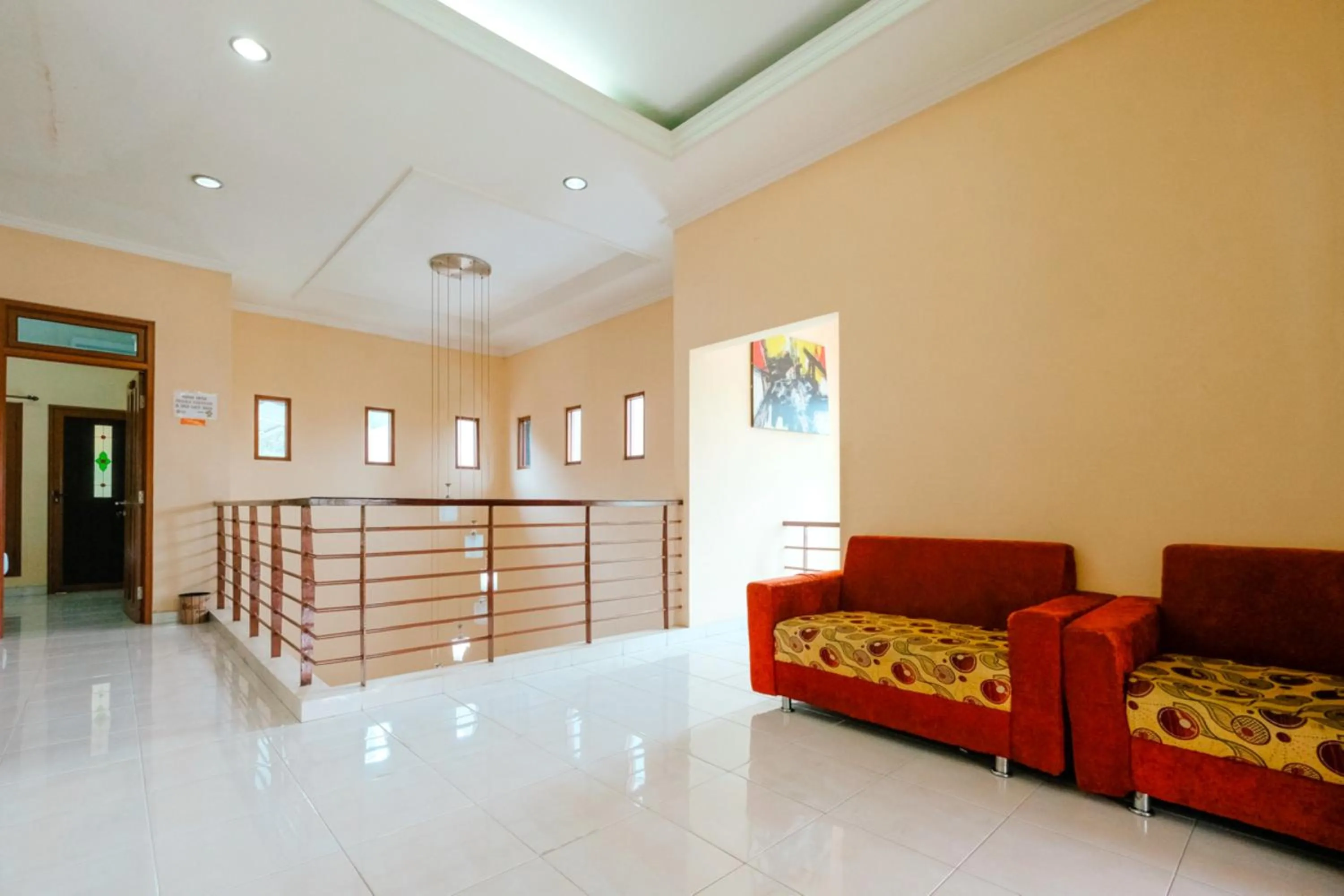 Seating area in Homestay Jogja Pogung Dekat UGM by Simply Homy