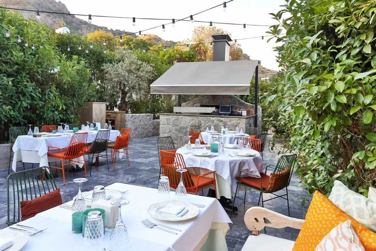 Restaurant/places to eat in Bella Sombra Hotel