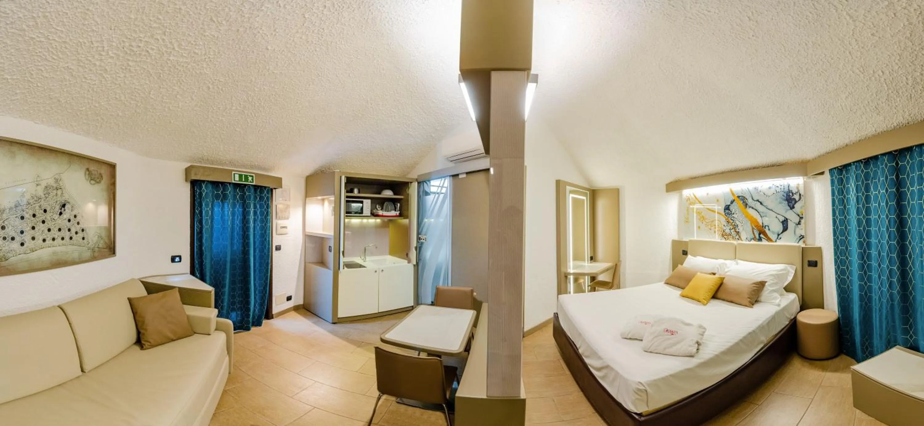 Photo of the whole room, Bed in Calanica Resort