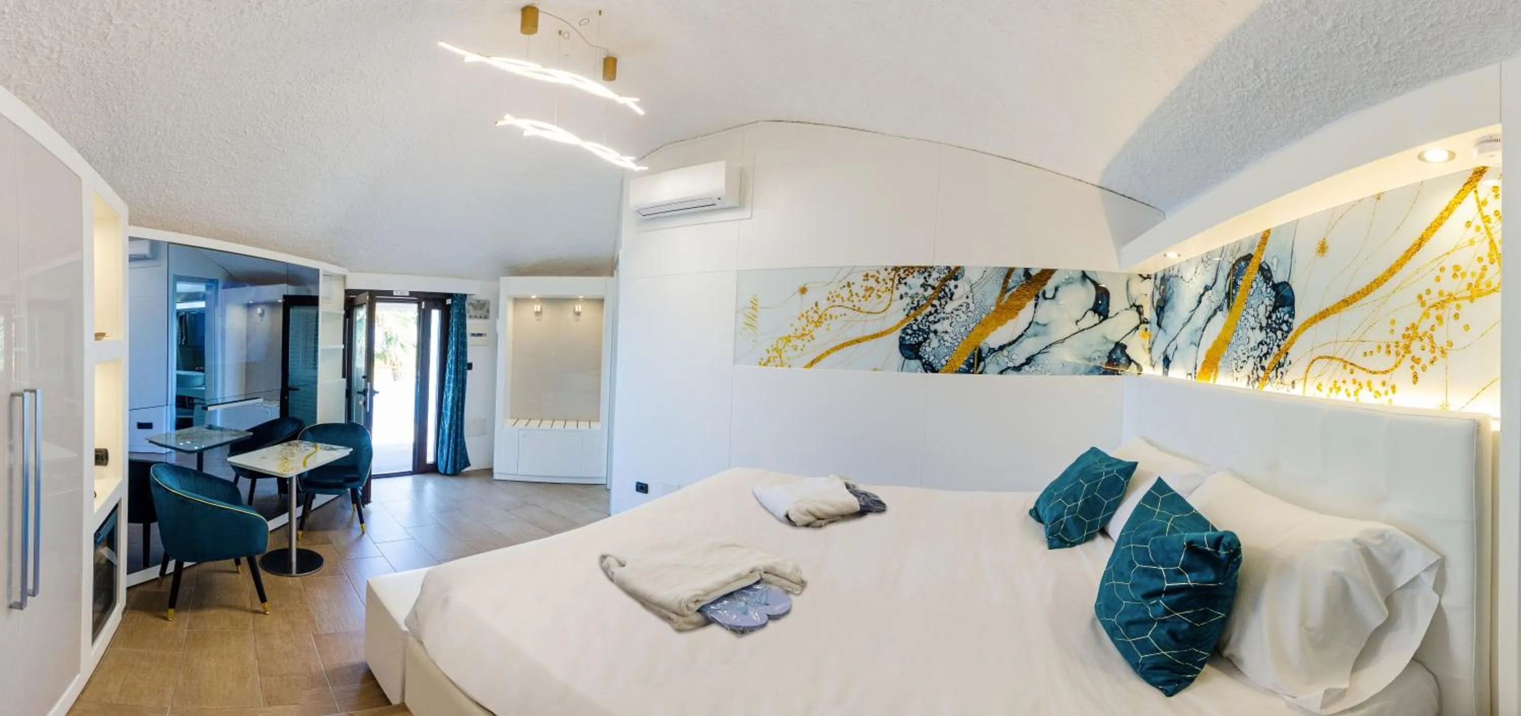 Photo of the whole room, Bed in Calanica Resort