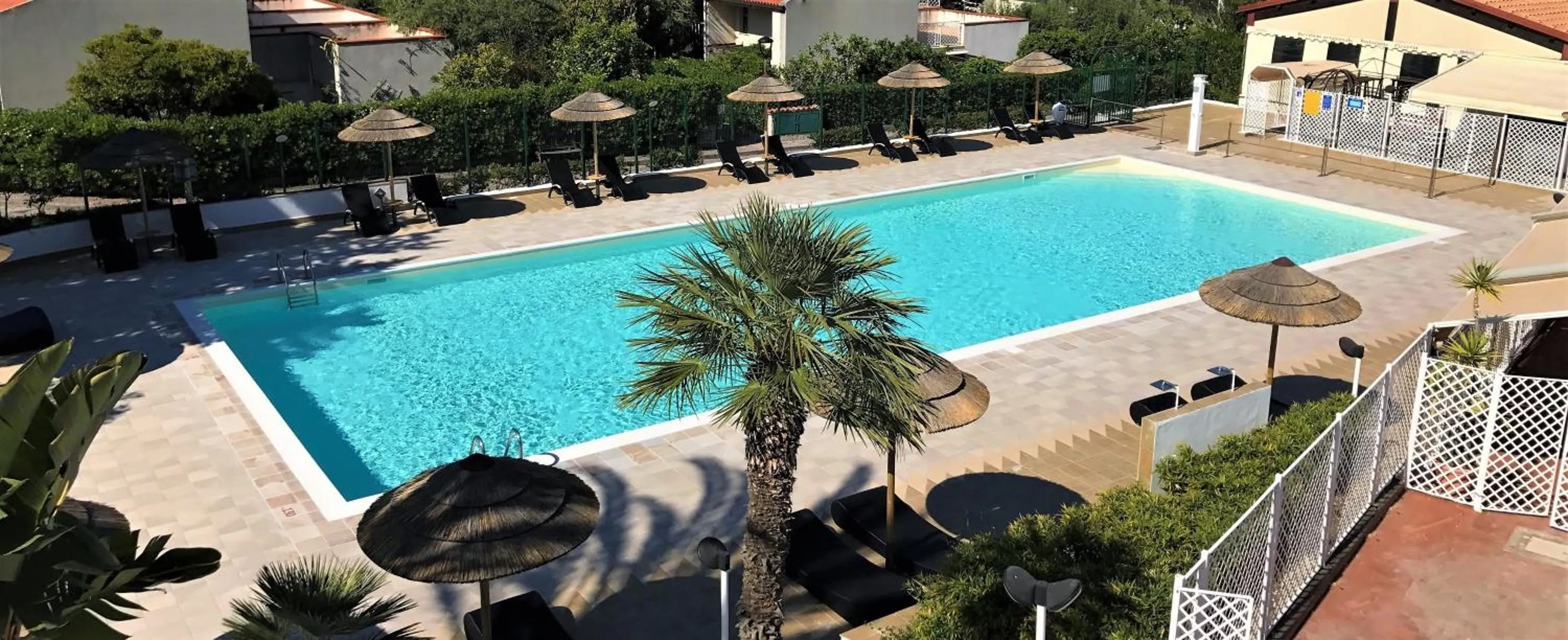 Swimming pool in Calanica Resort