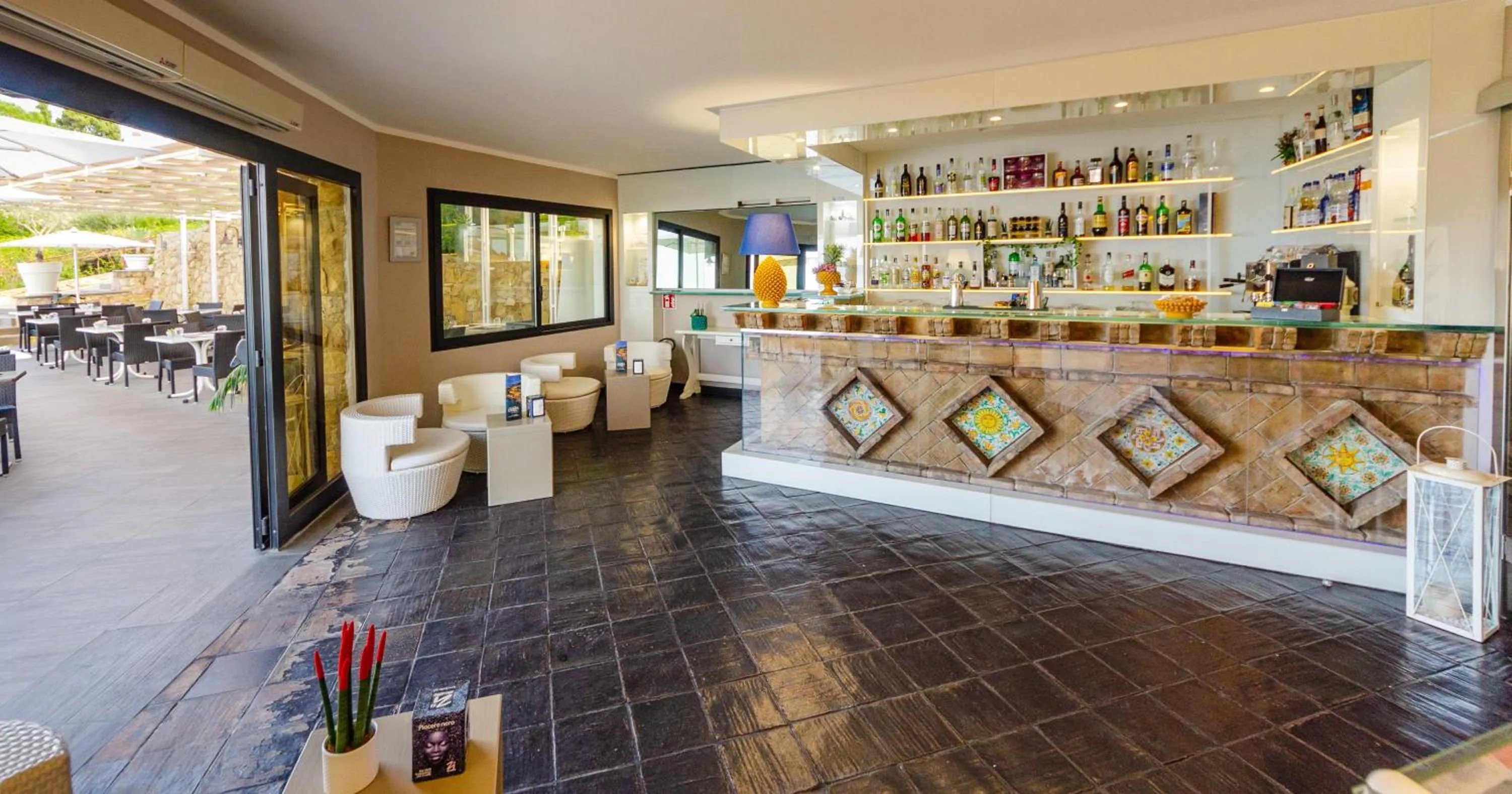 Restaurant/places to eat in Calanica Resort