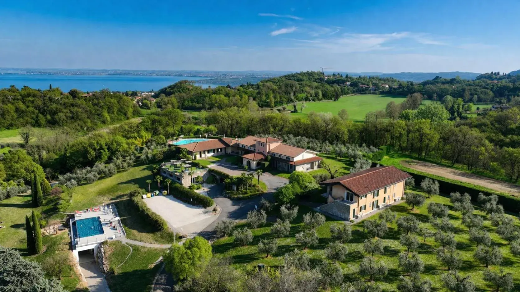 Garda Hill Boutique Apartments with Panoramic Pools e Agriturismo Garda Hill Boutique Apartments with Panoramic Pools e Agriturismo