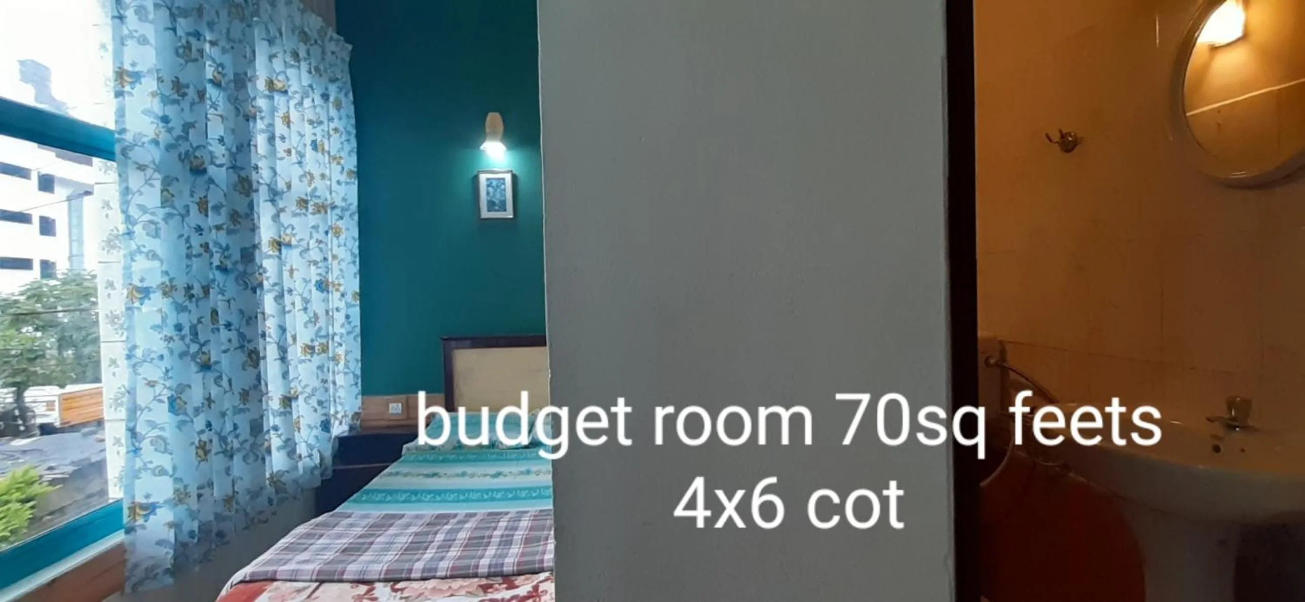 Photo of the whole room, Bed in Greenview holiday inn