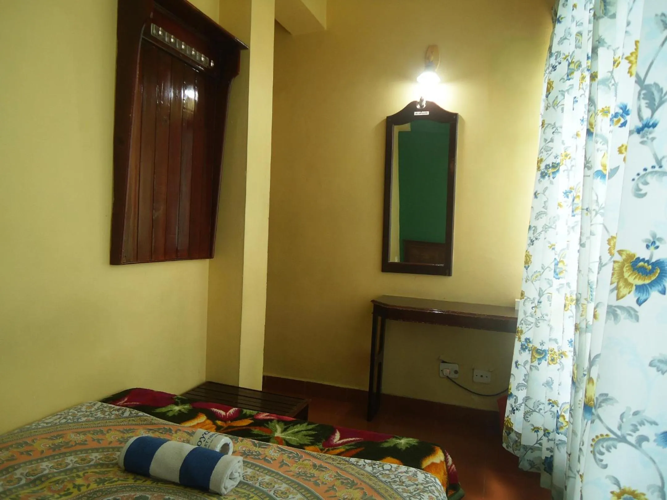 Bed in Greenview holiday inn