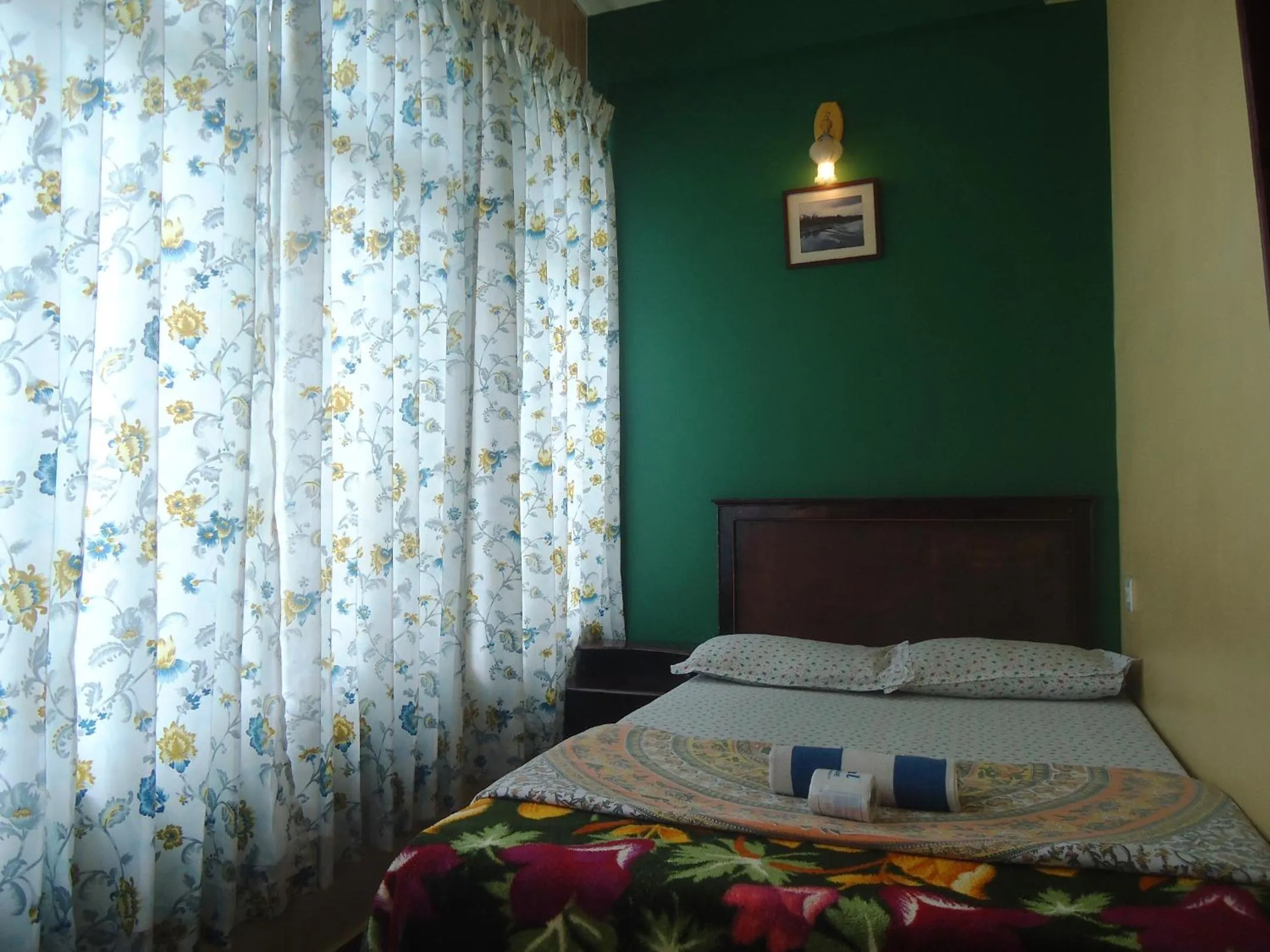 Bed in Greenview holiday inn