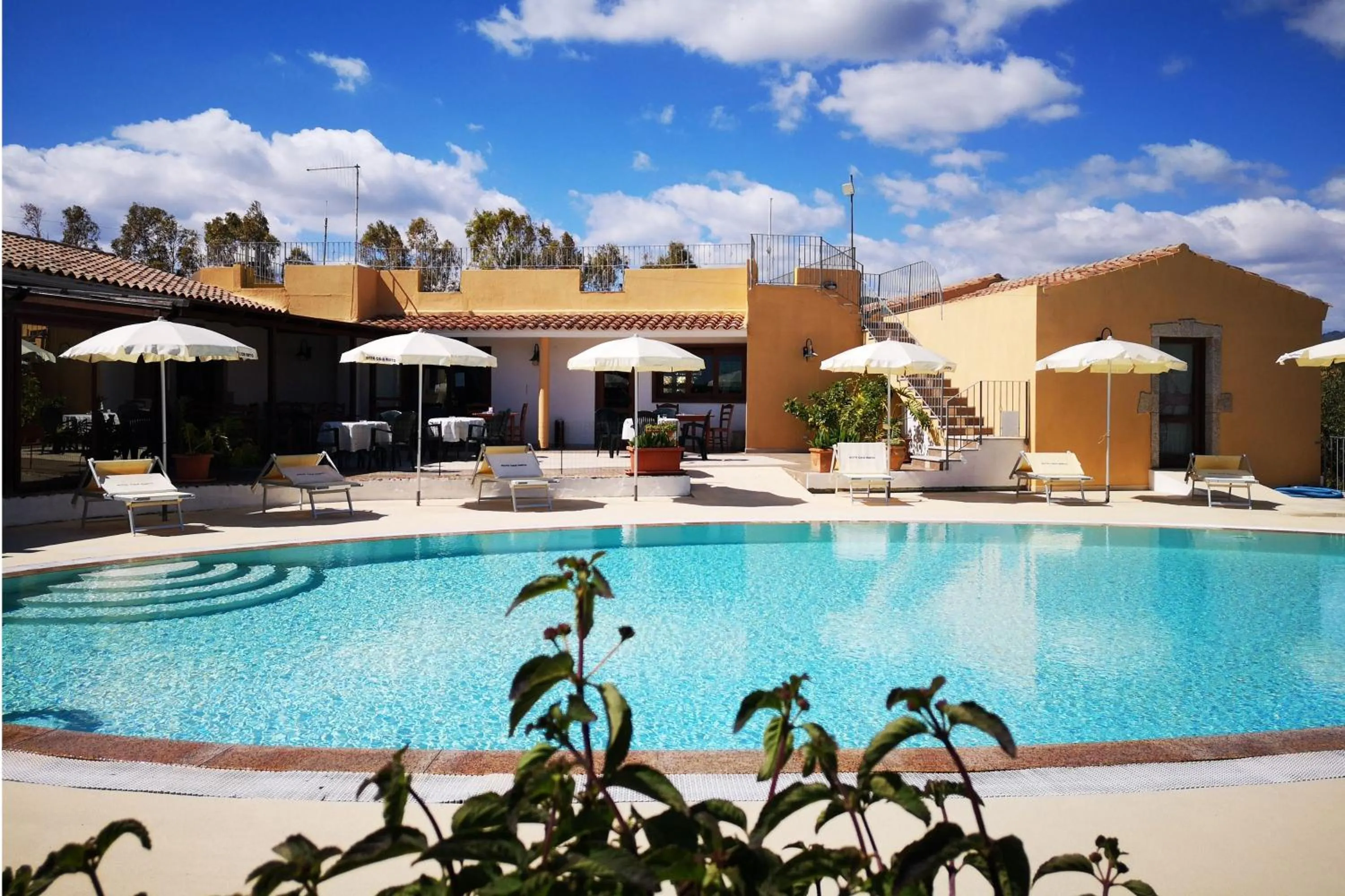 Swimming pool in Hotel Cala Mirto