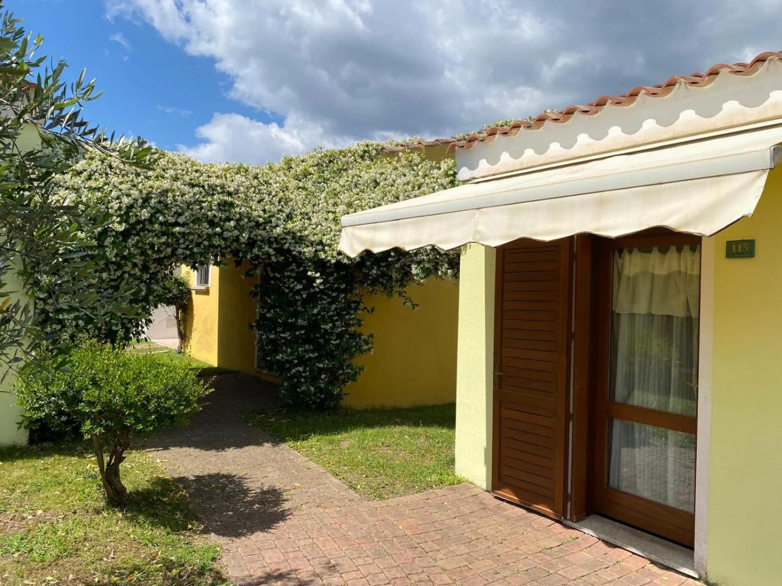 Garden view in Hotel Cala Mirto