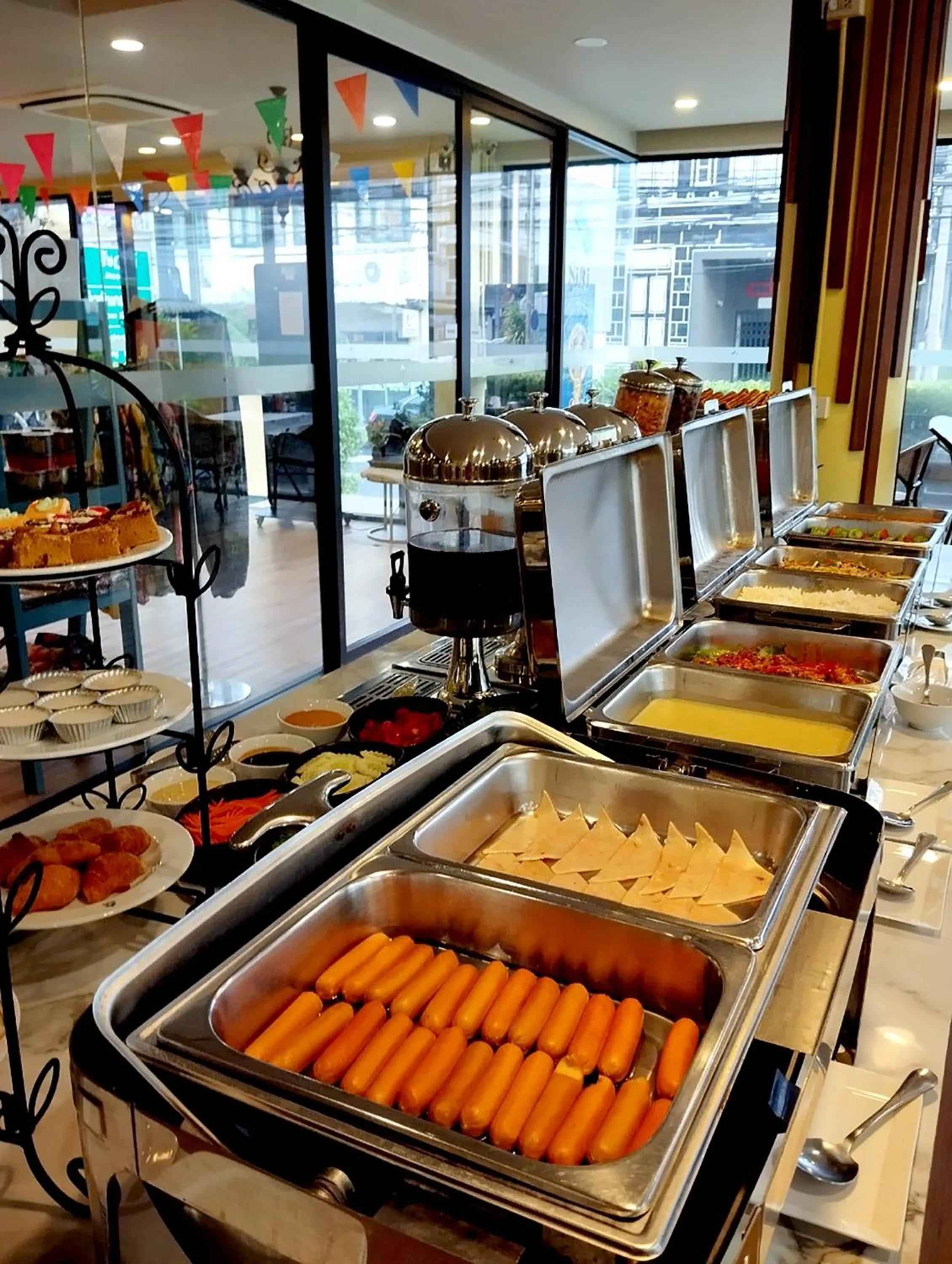 Restaurant/places to eat in Siri Oriental Bangkok Hotel