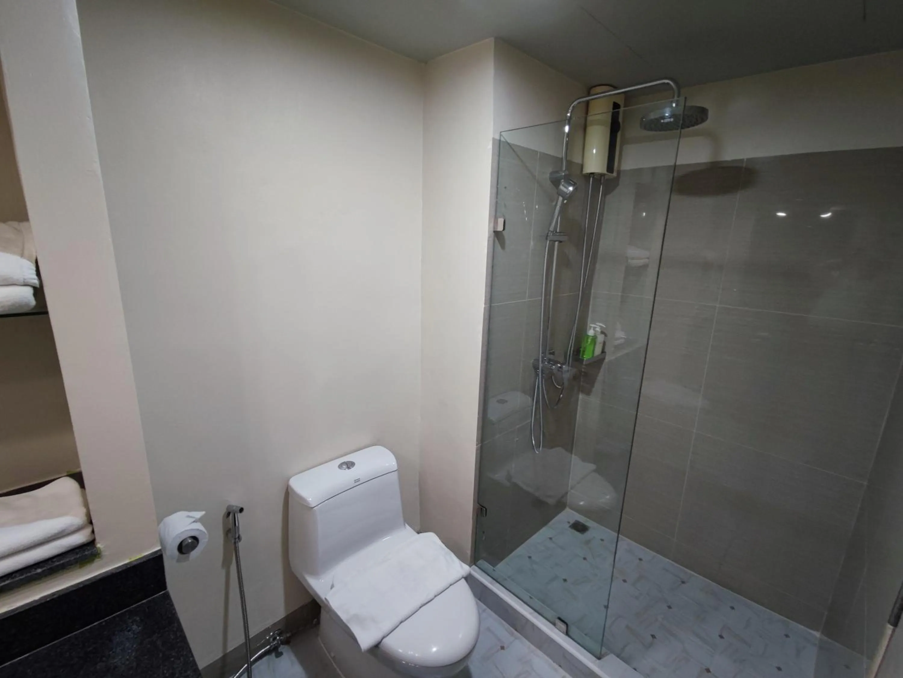 Toilet in Siri Oriental Bangkok Hotel