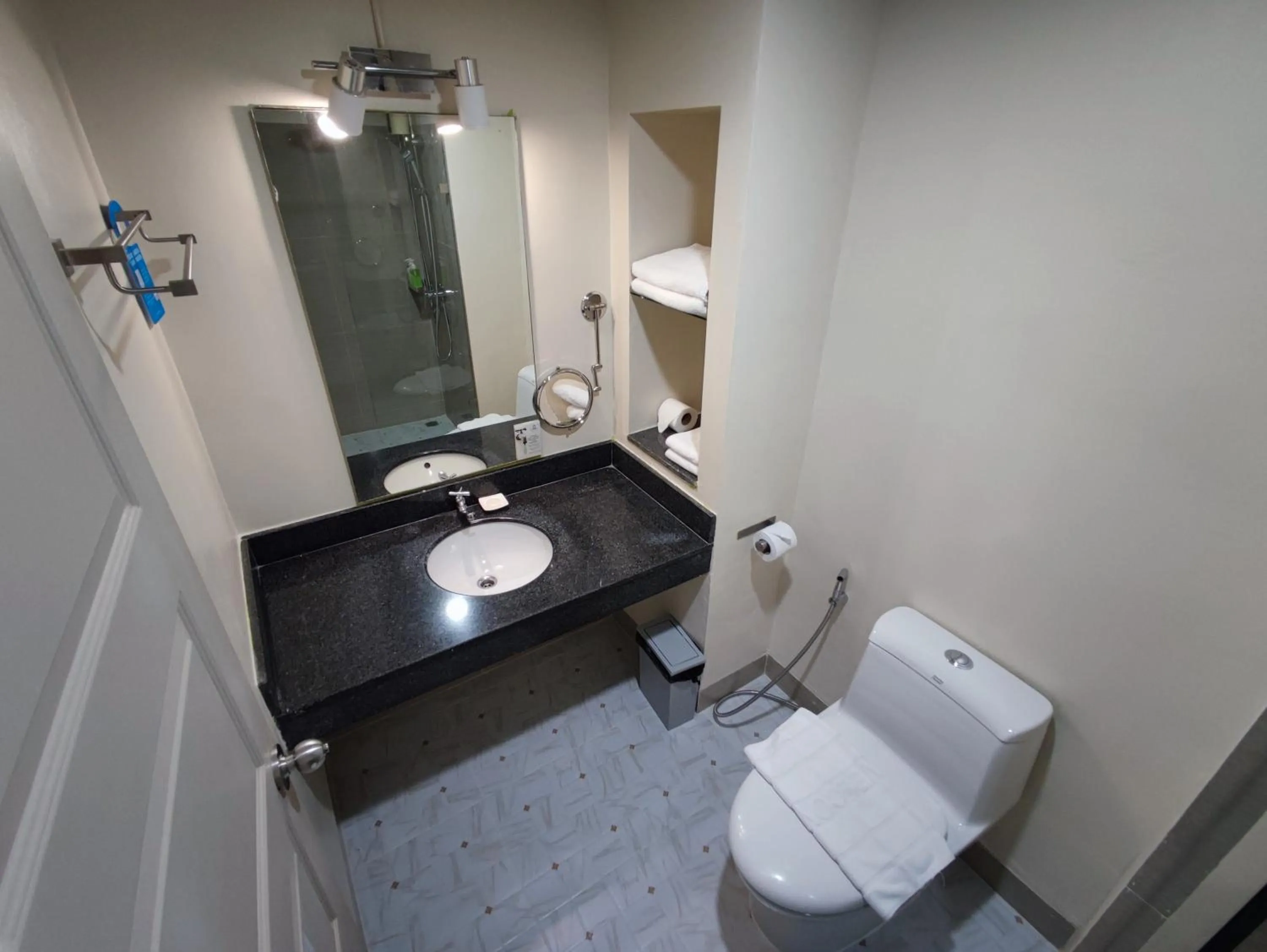 Toilet in Siri Oriental Bangkok Hotel