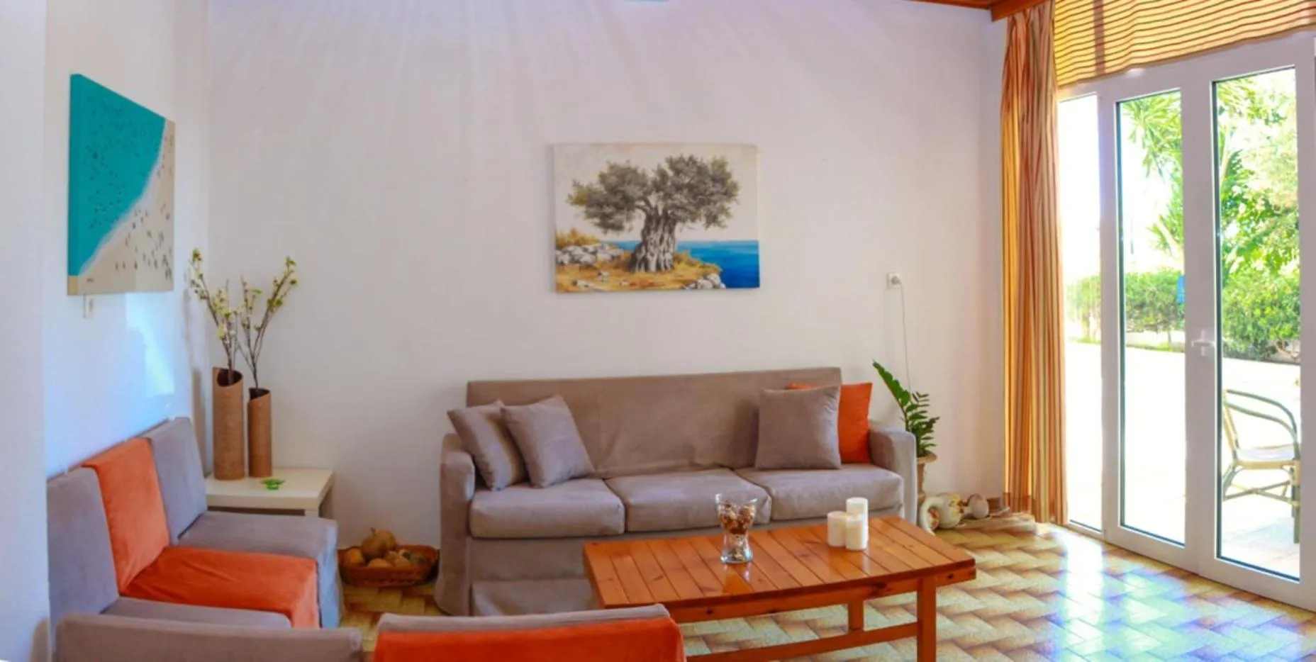 Communal lounge/ TV room in Zorbas Hotel