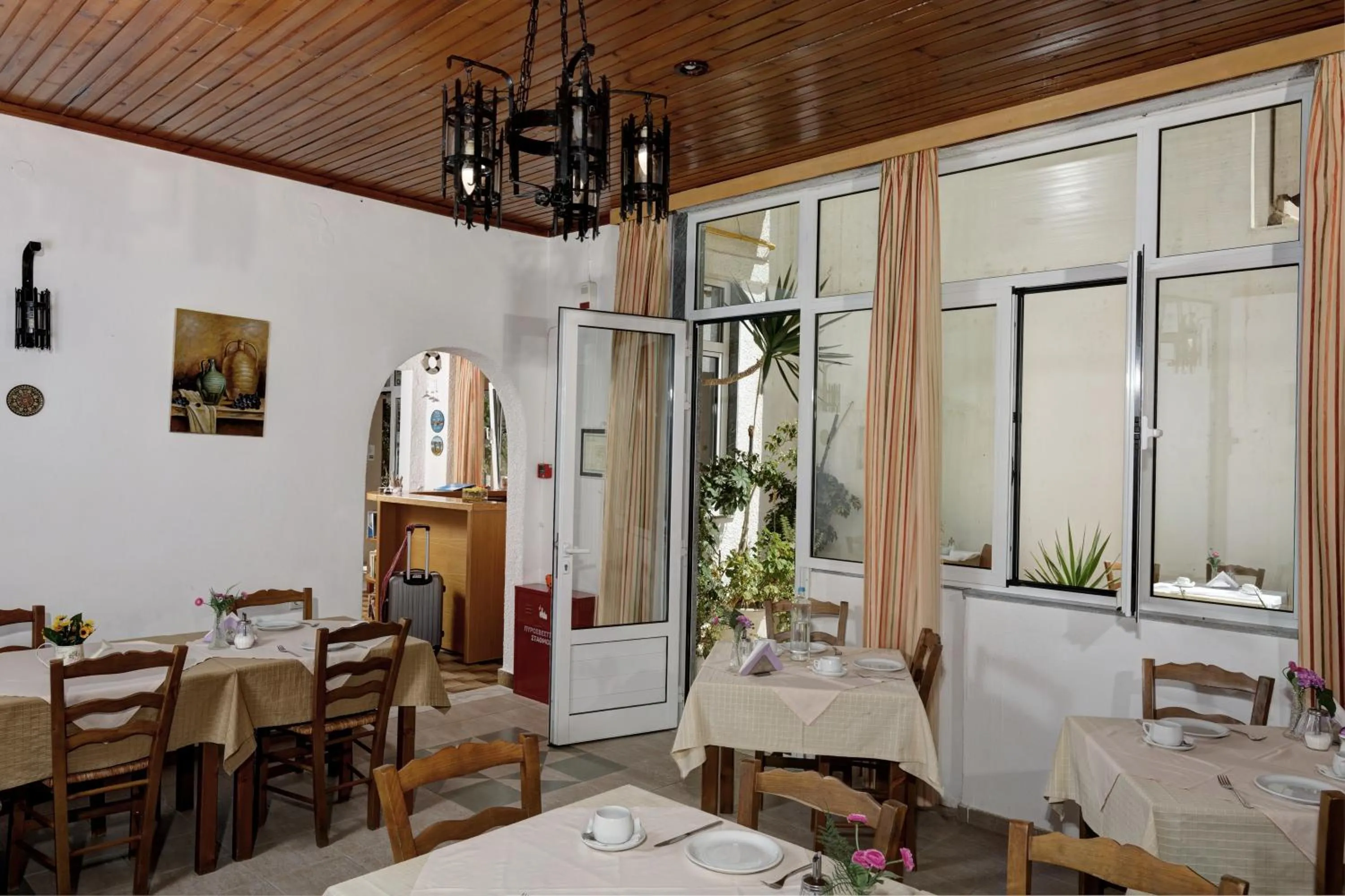 Restaurant/places to eat in Zorbas Hotel