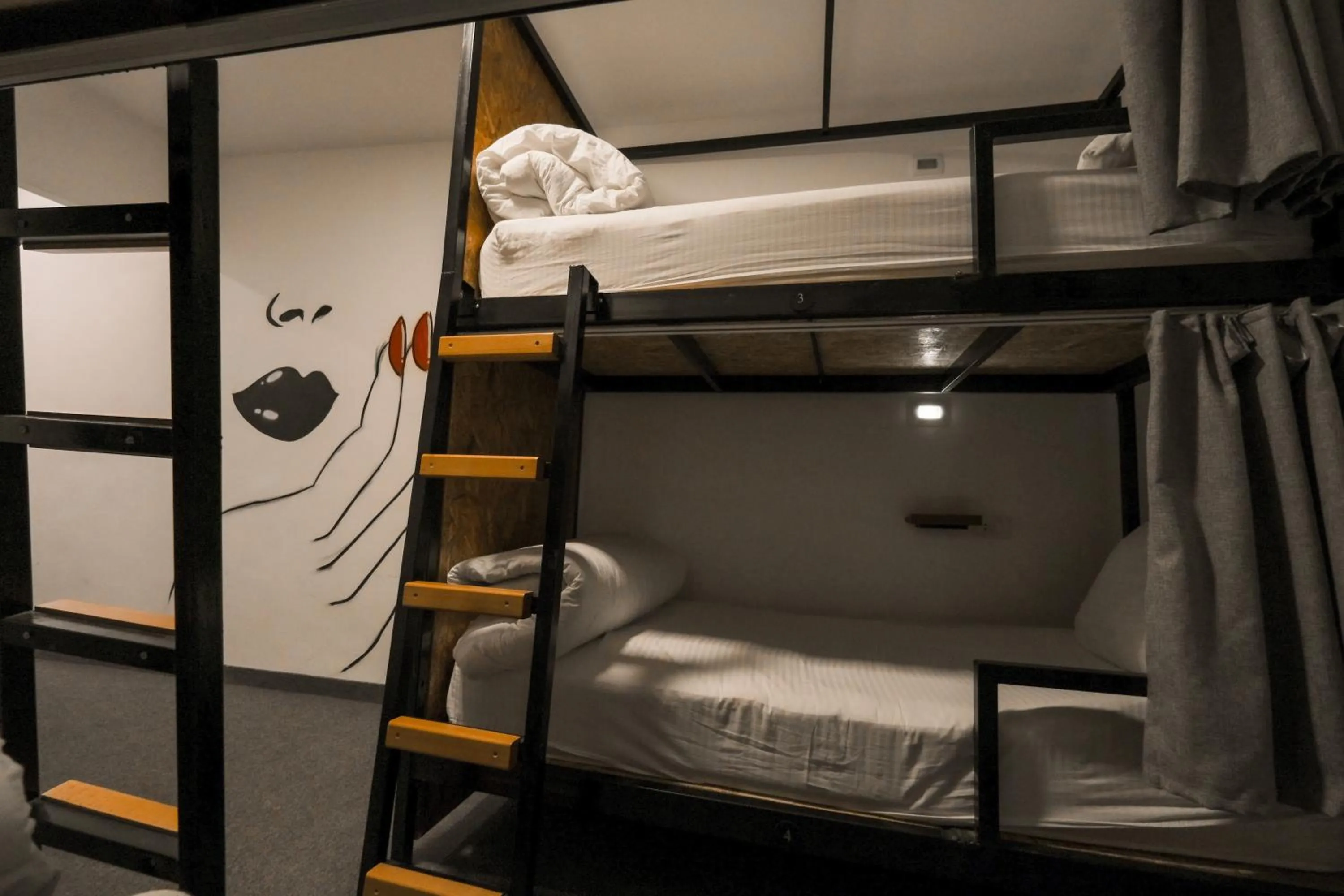 Bedroom, Bed in Nomads Hotel