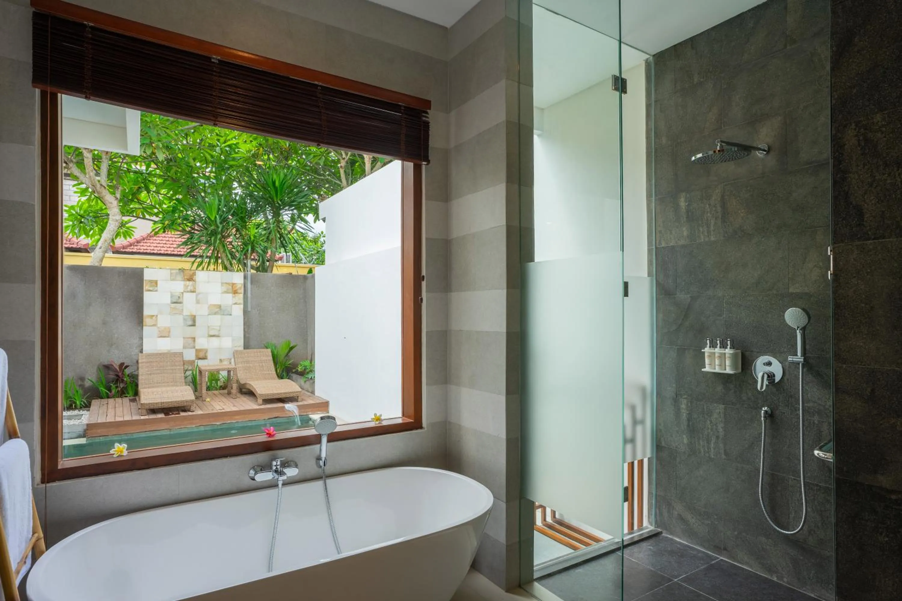 Shower in Freddies Resort & Villas Ubud by Kanaya Hospitality