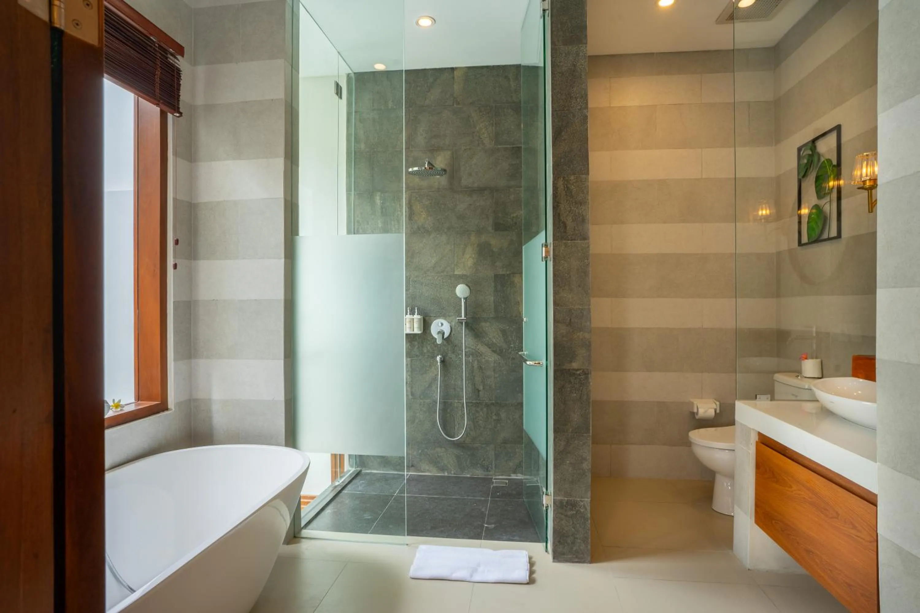 Shower in Freddies Resort & Villas Ubud by Kanaya Hospitality