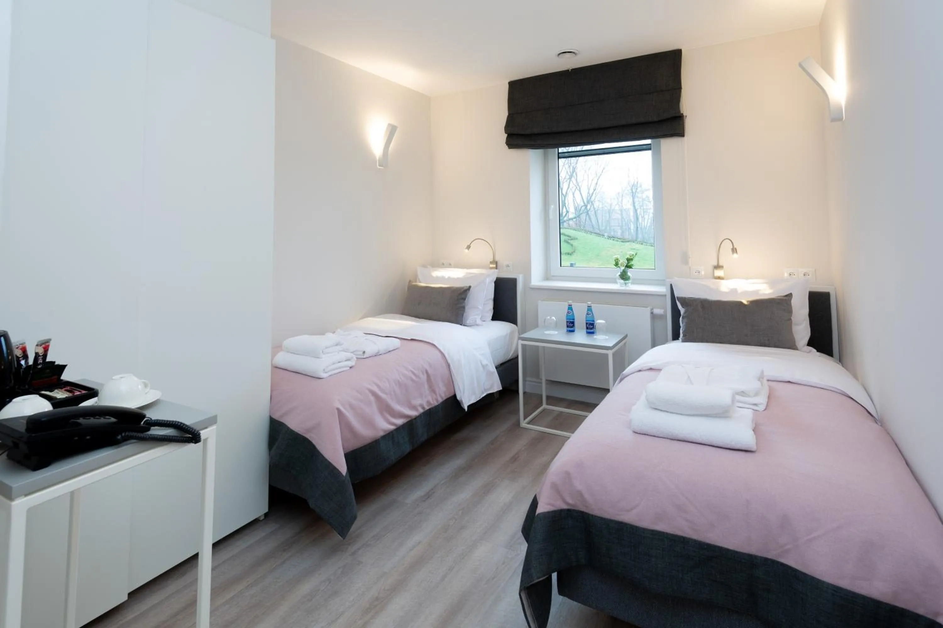 Photo of the whole room, Bed in Pałac Komierowo