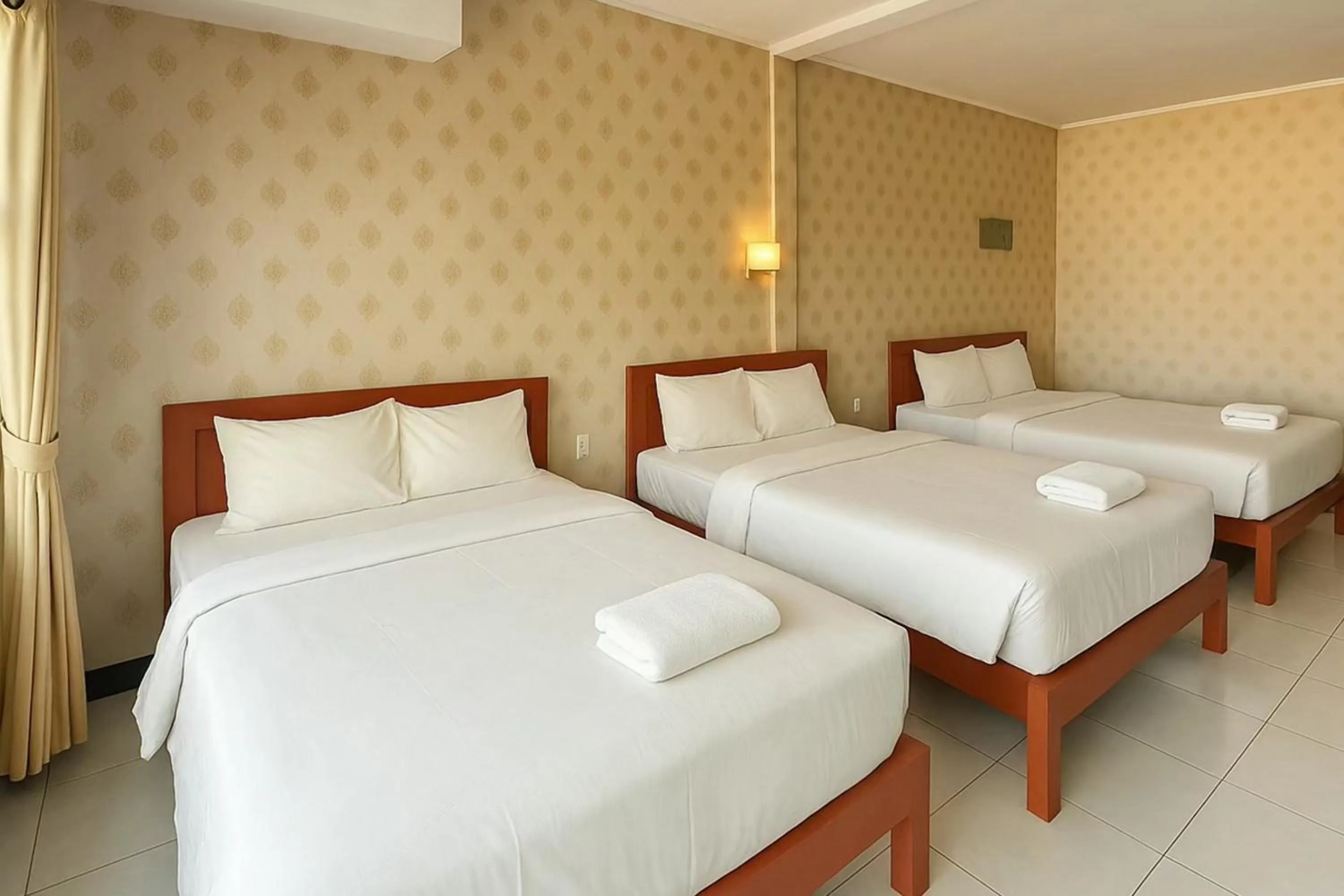 Bedroom, Bed in Hotel Bintang Mitra RedDoorz