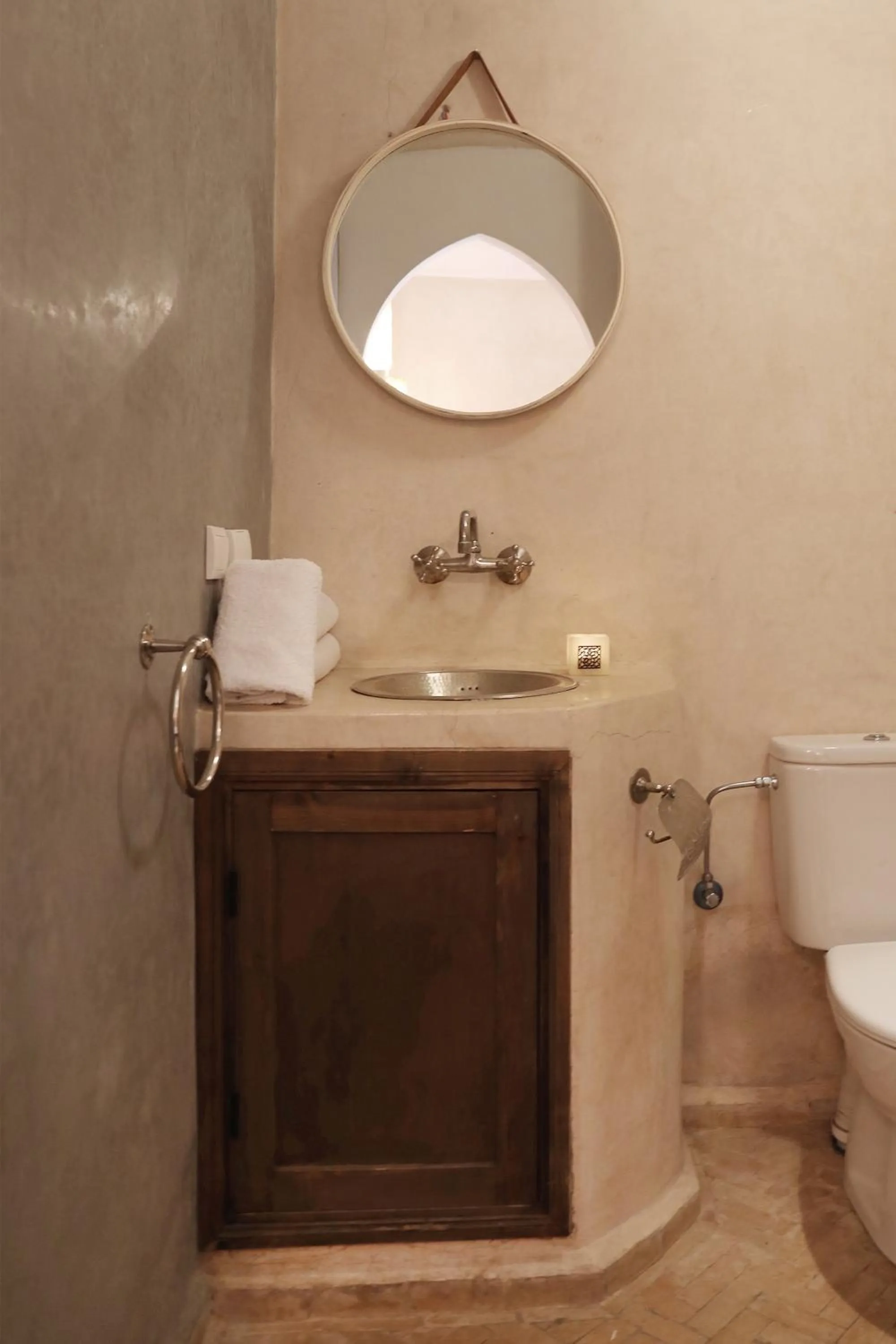 Toilet in Riad l'Oiseau du Paradis