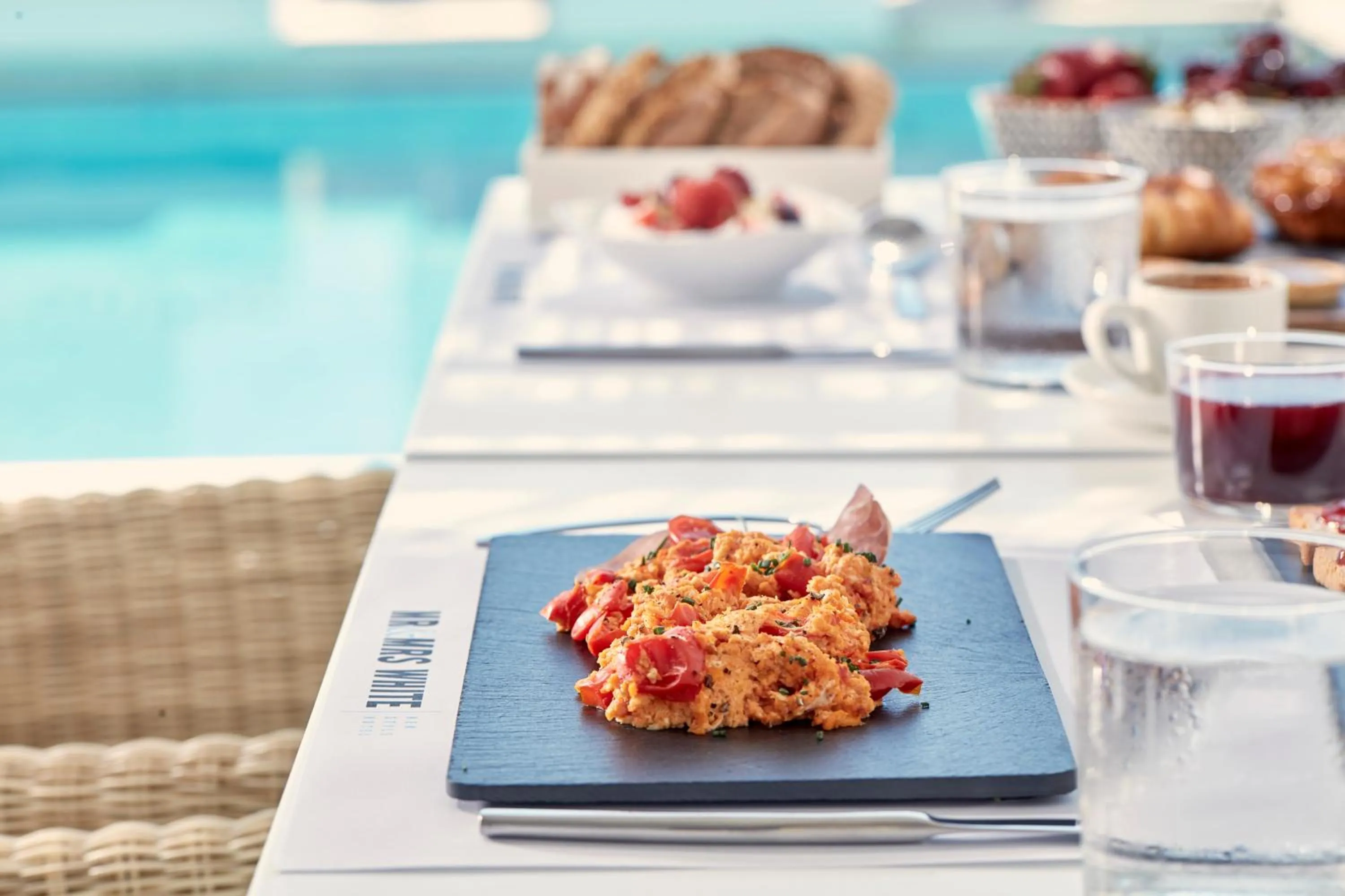 Restaurant/places to eat in Mr and Mrs White Paros