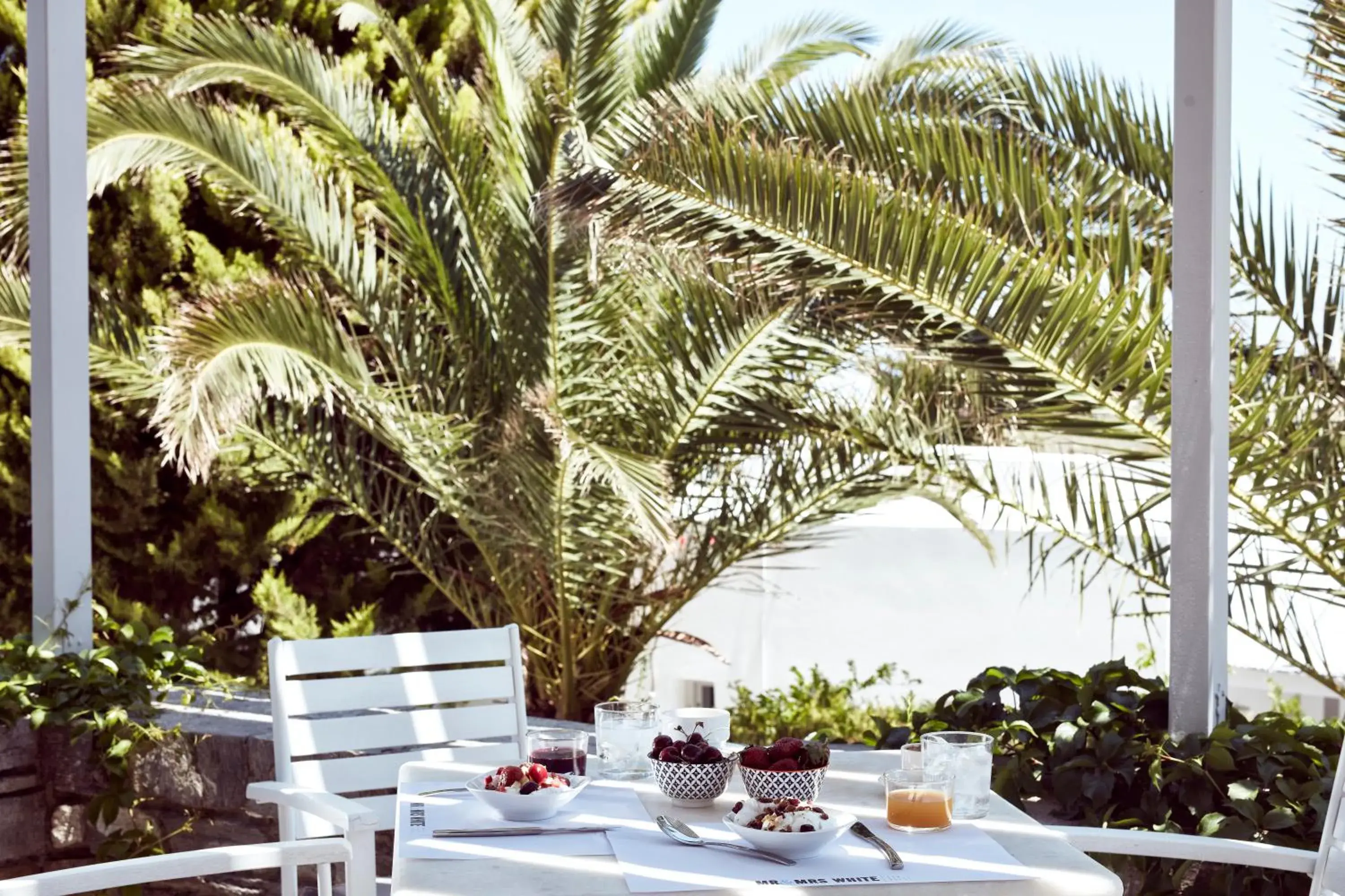 Two Floor Residence Garden View in Mr and Mrs White Paros Two Floor Residence Garden View in Mr and Mrs White Paros