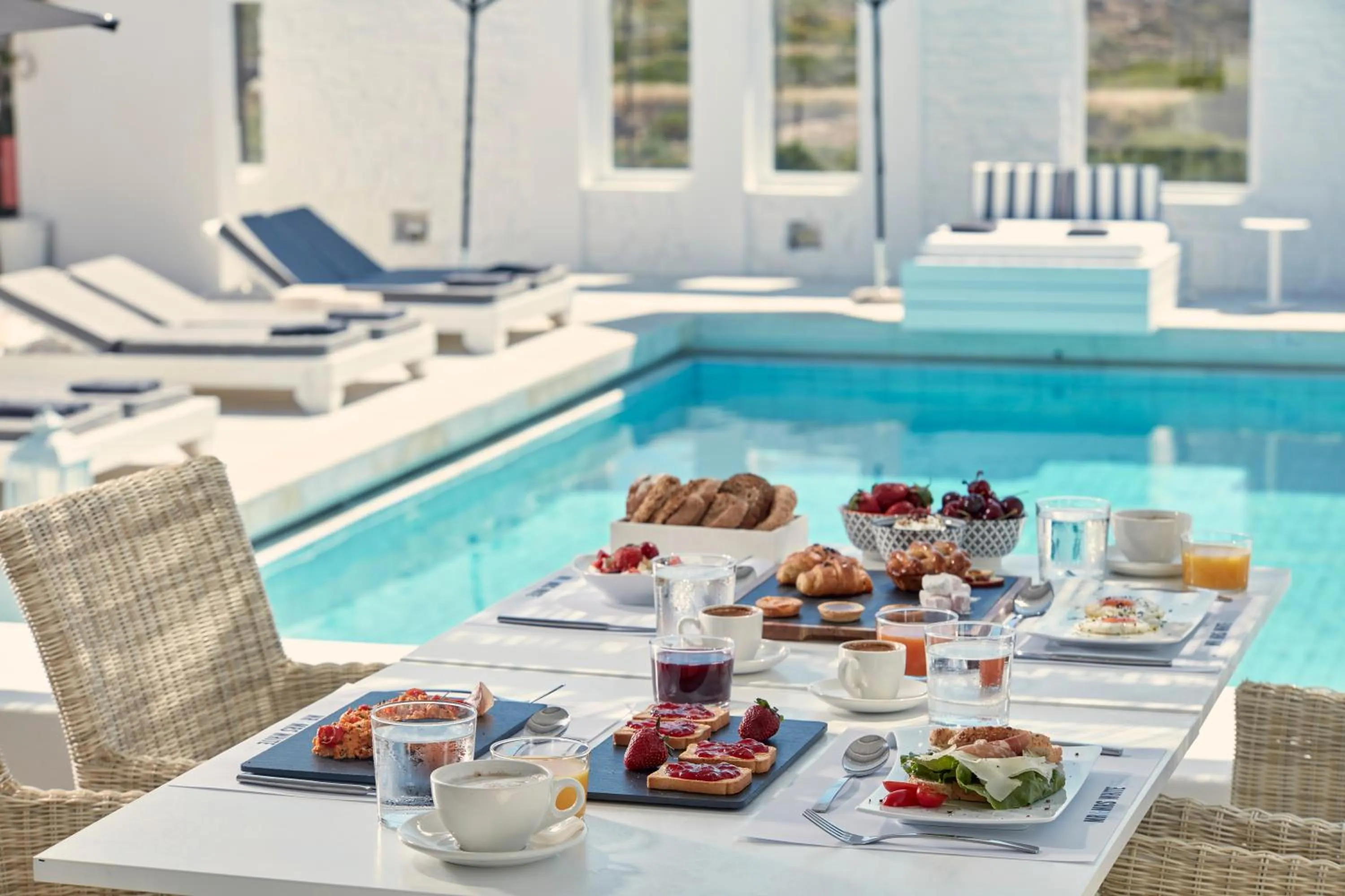 Restaurant/places to eat in Mr and Mrs White Paros